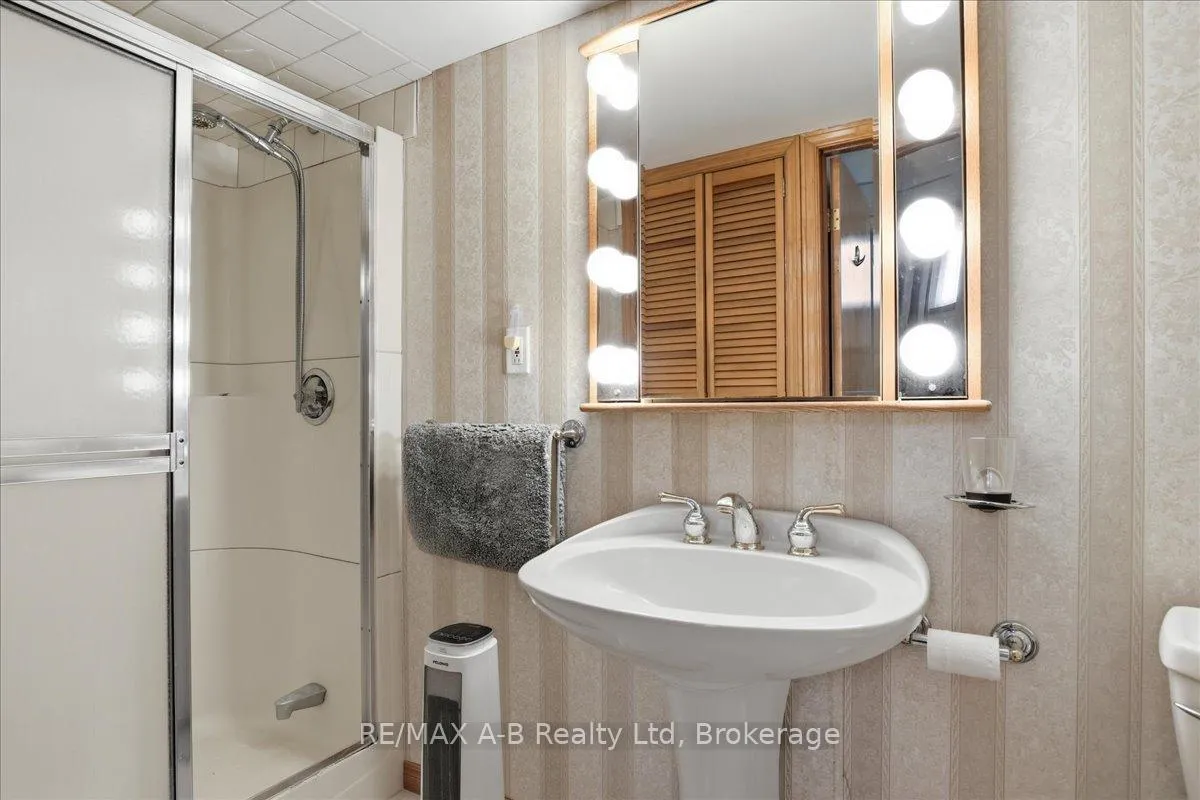 Photo 36 of 175 Mowat Street, Stratford — HOMEH