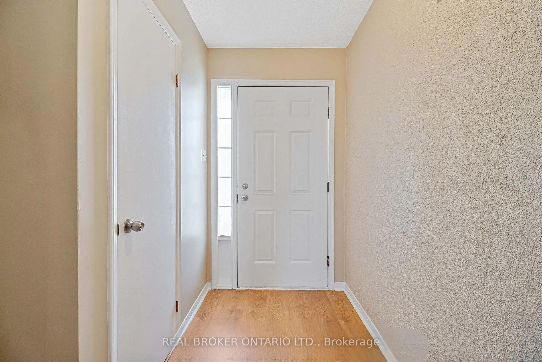 Photo 3 of 18 Julie Drive, Thorold, Confederation Heights — HOMEH
