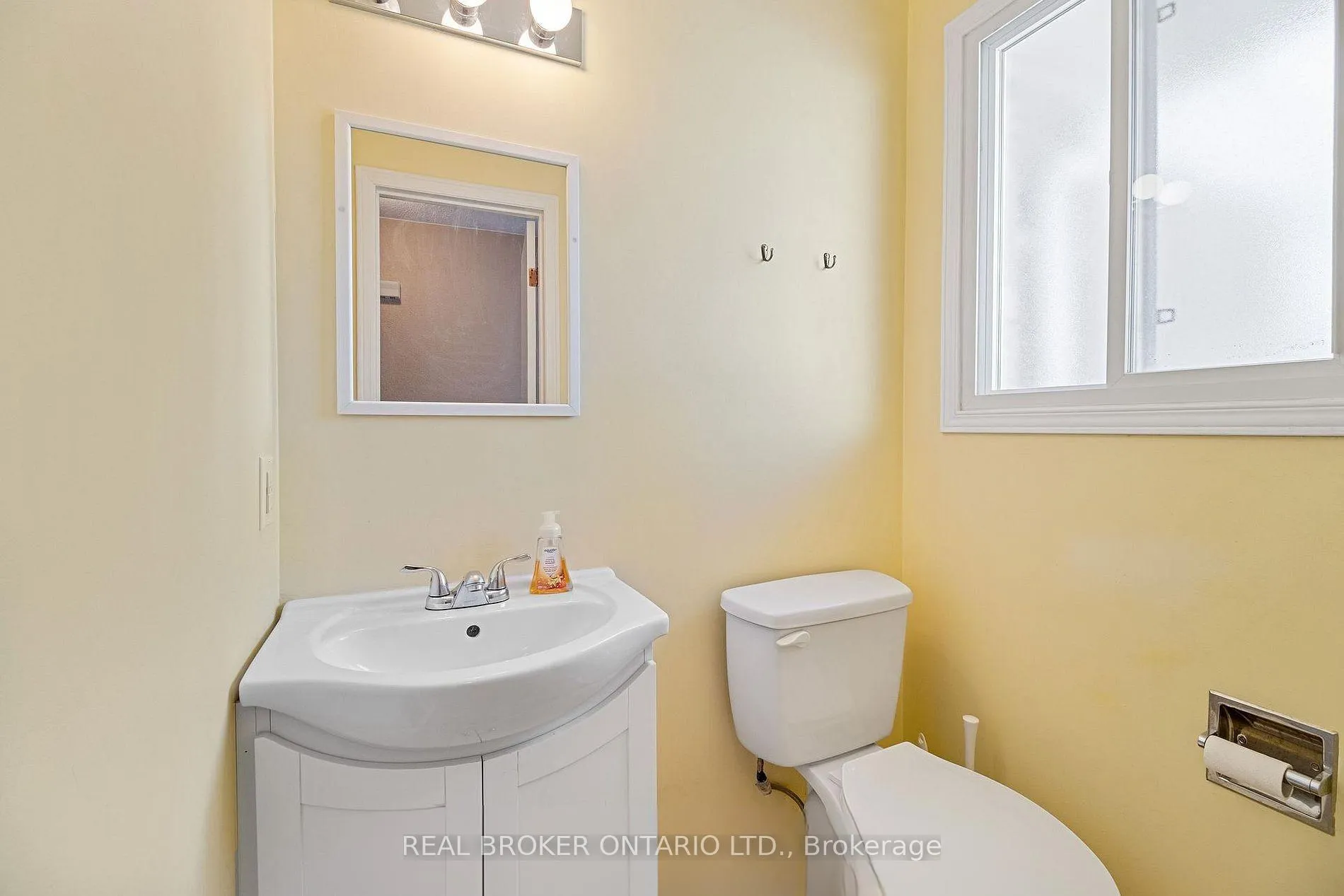 Photo 5 of 18 Julie Drive, Thorold, Confederation Heights — HOMEH