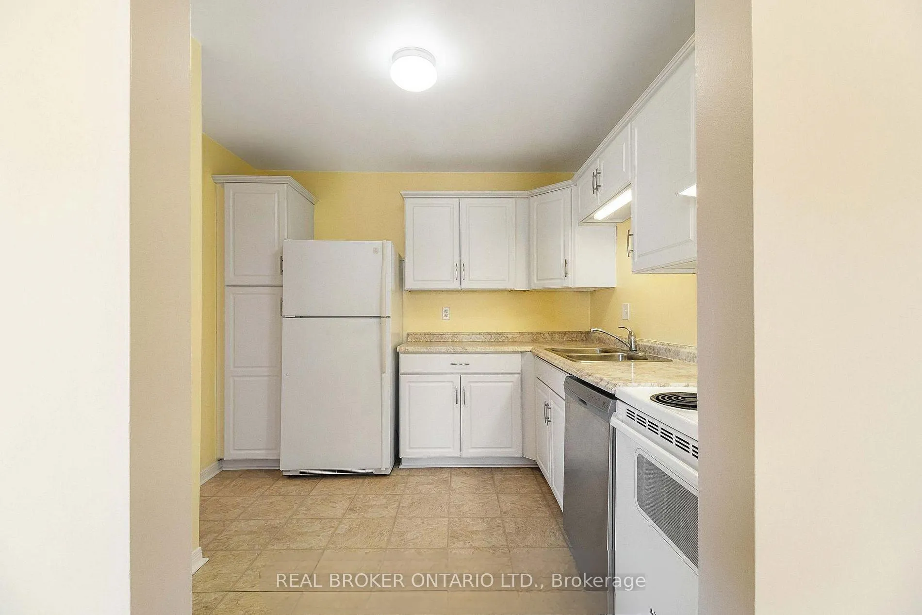 Photo 7 of 18 Julie Drive, Thorold, Confederation Heights — HOMEH