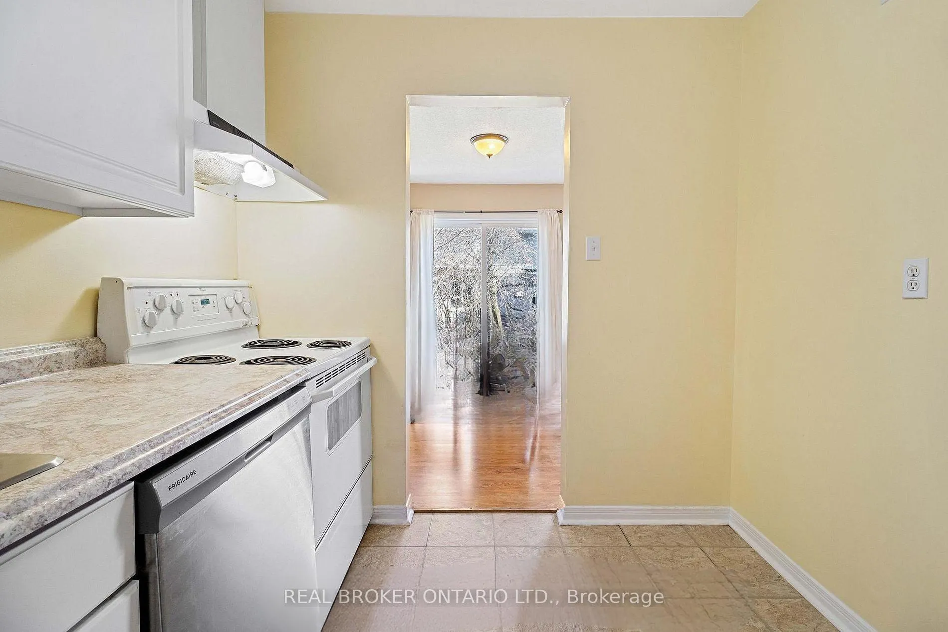 Photo 8 of 18 Julie Drive, Thorold, Confederation Heights — HOMEH
