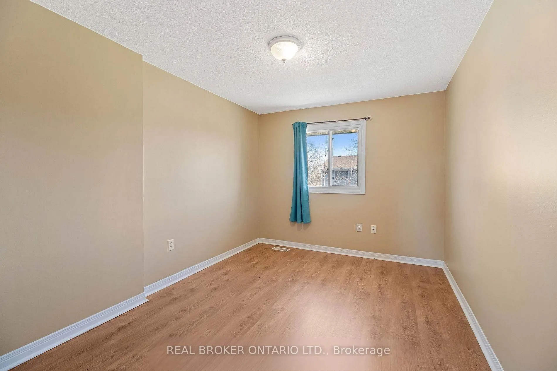 Photo 10 of 18 Julie Drive, Thorold, Confederation Heights — HOMEH