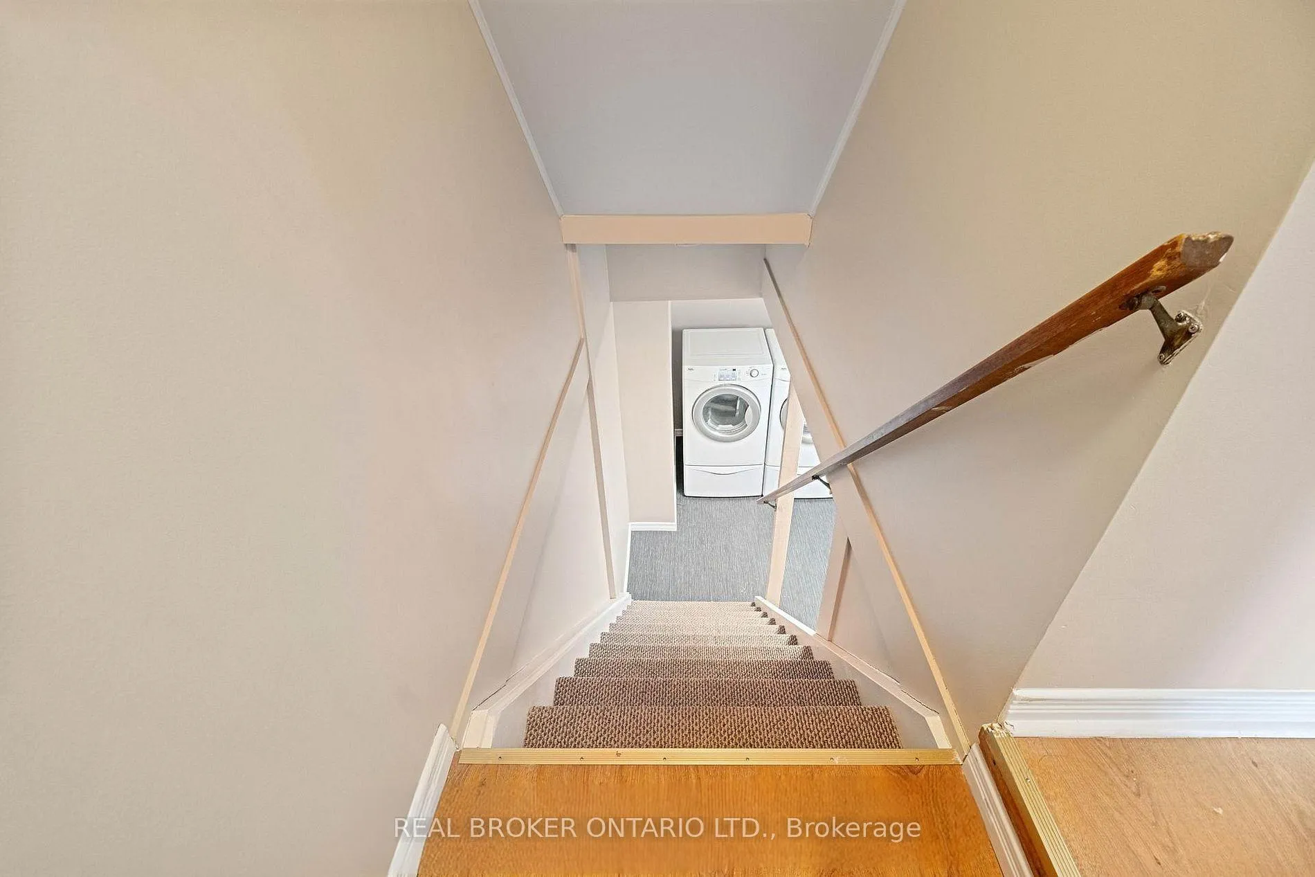 Photo 17 of 18 Julie Drive, Thorold, Confederation Heights — HOMEH