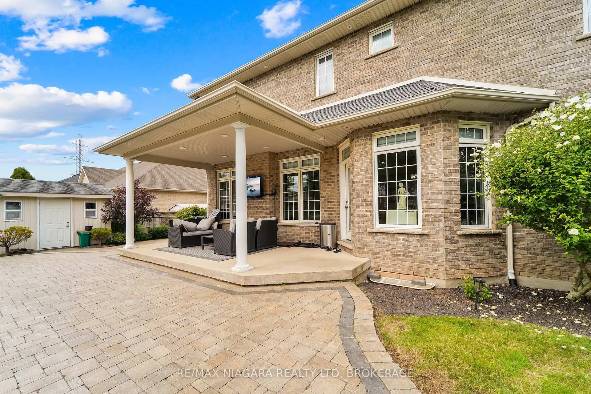 Photo 1 of 8018 Cathedral Drive, Niagara Falls, Mt. Carmel — HOMEH