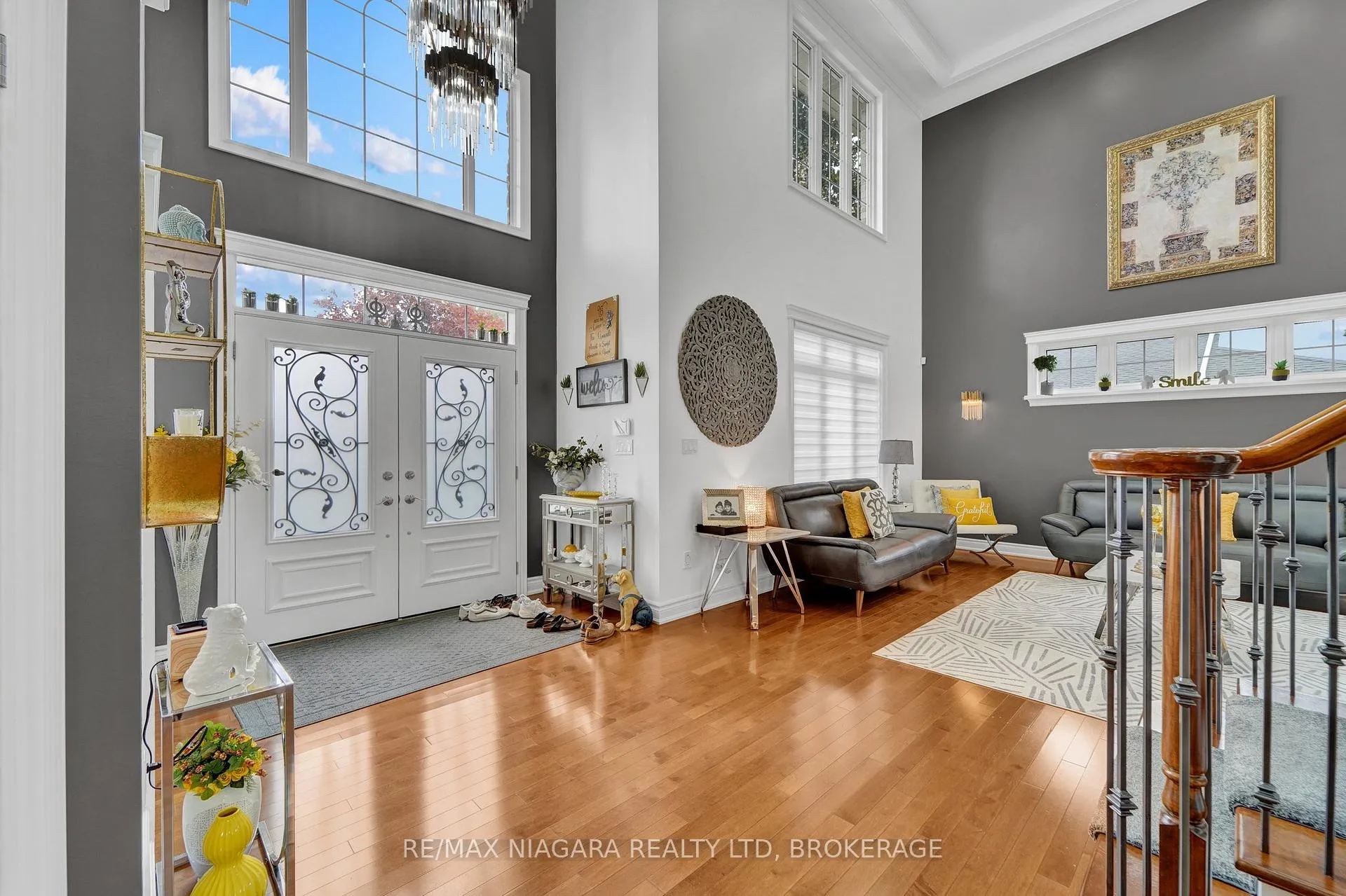 Photo 3 of 8018 Cathedral Drive, Niagara Falls, Mt. Carmel — HOMEH