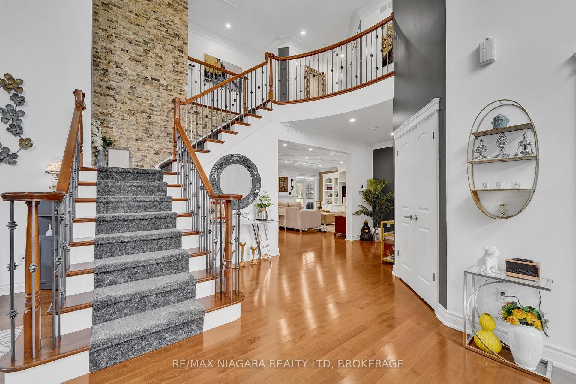 Photo 9 of 8018 Cathedral Drive, Niagara Falls, Mt. Carmel — HOMEH