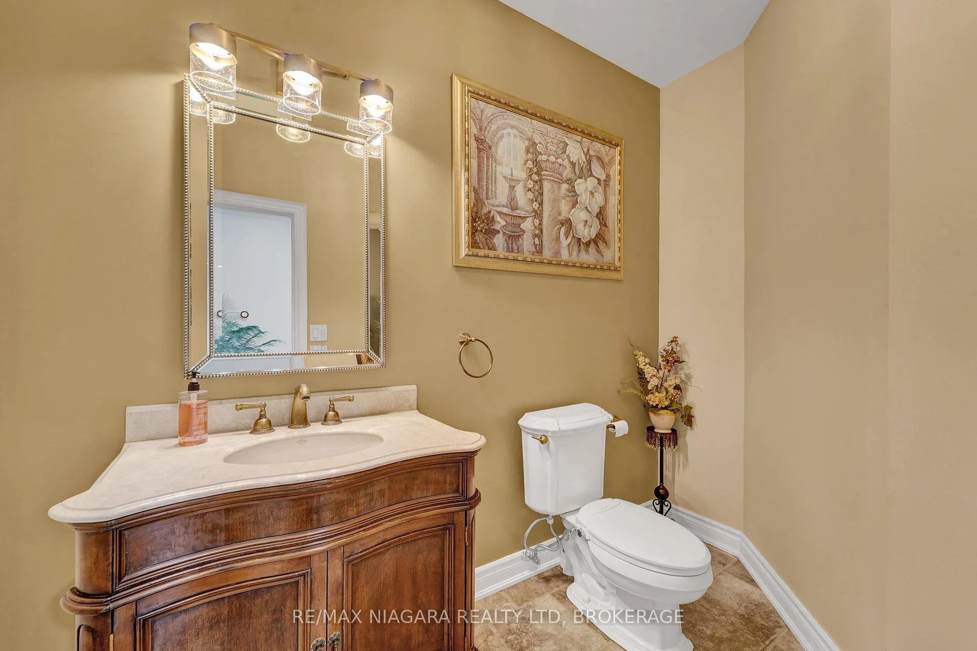 Photo 18 of 8018 Cathedral Drive, Niagara Falls, Mt. Carmel — HOMEH