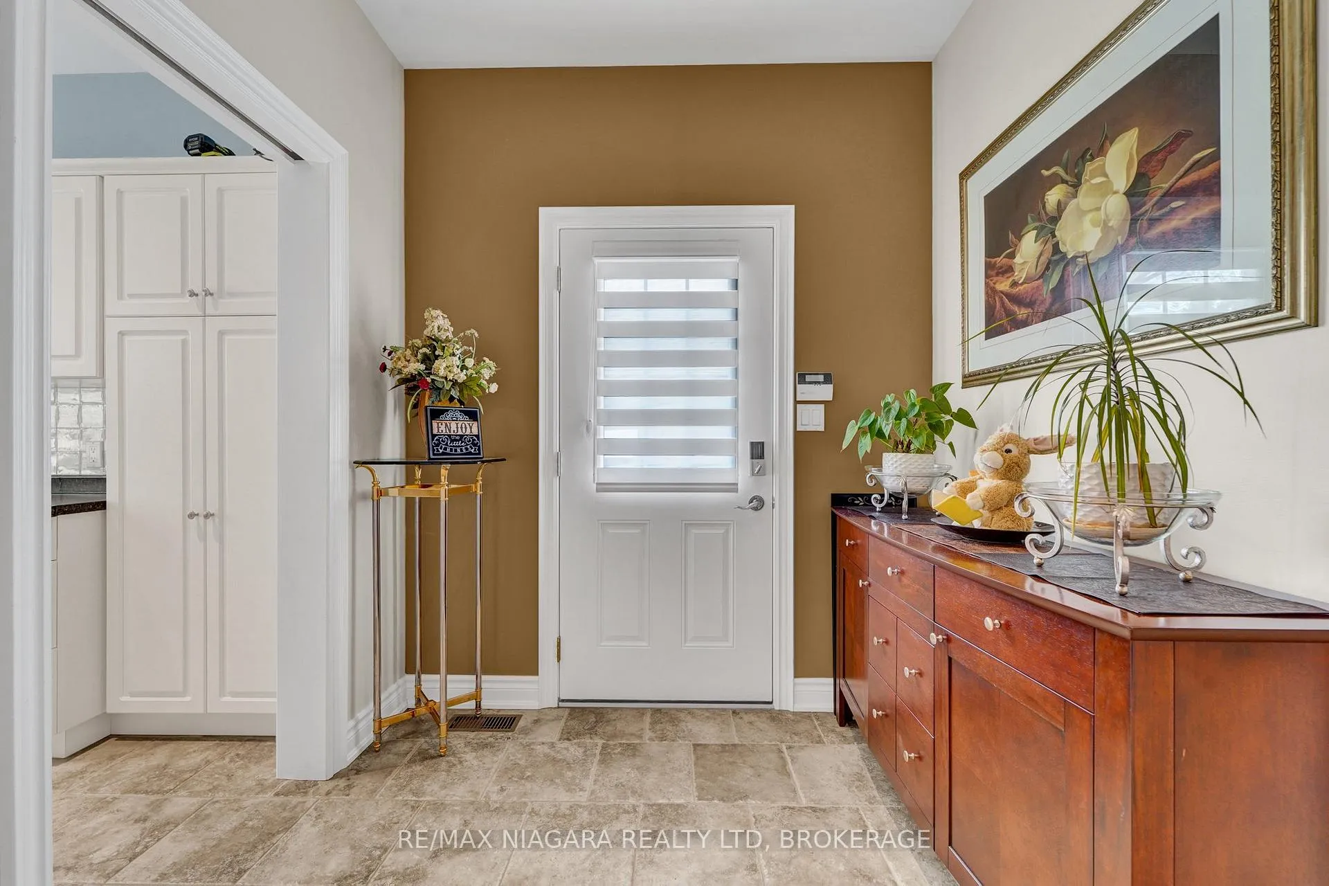 Photo 23 of 8018 Cathedral Drive, Niagara Falls, Mt. Carmel — HOMEH