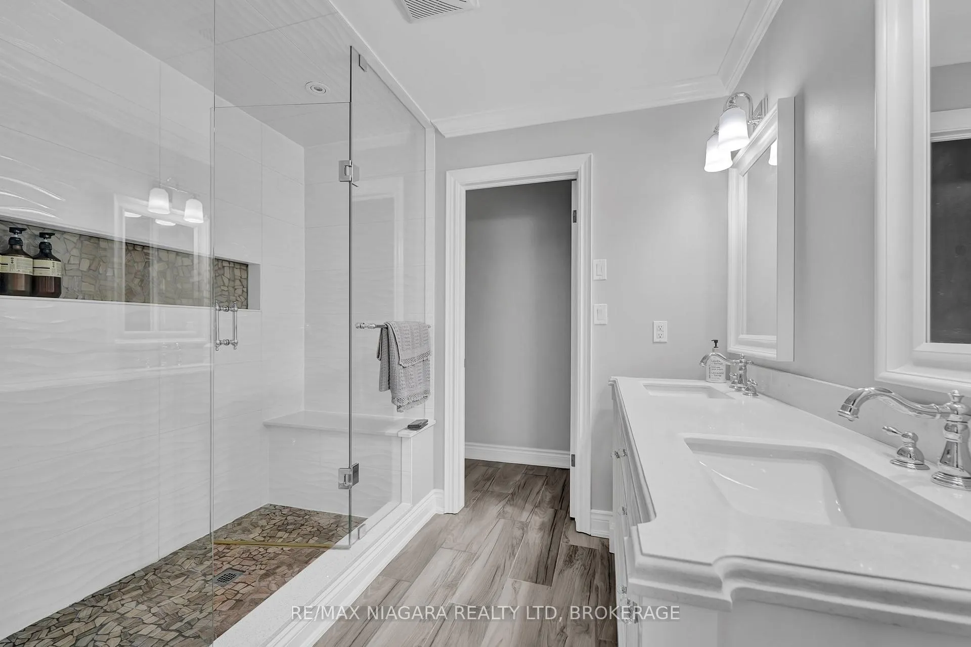 Photo 36 of 8018 Cathedral Drive, Niagara Falls, Mt. Carmel — HOMEH