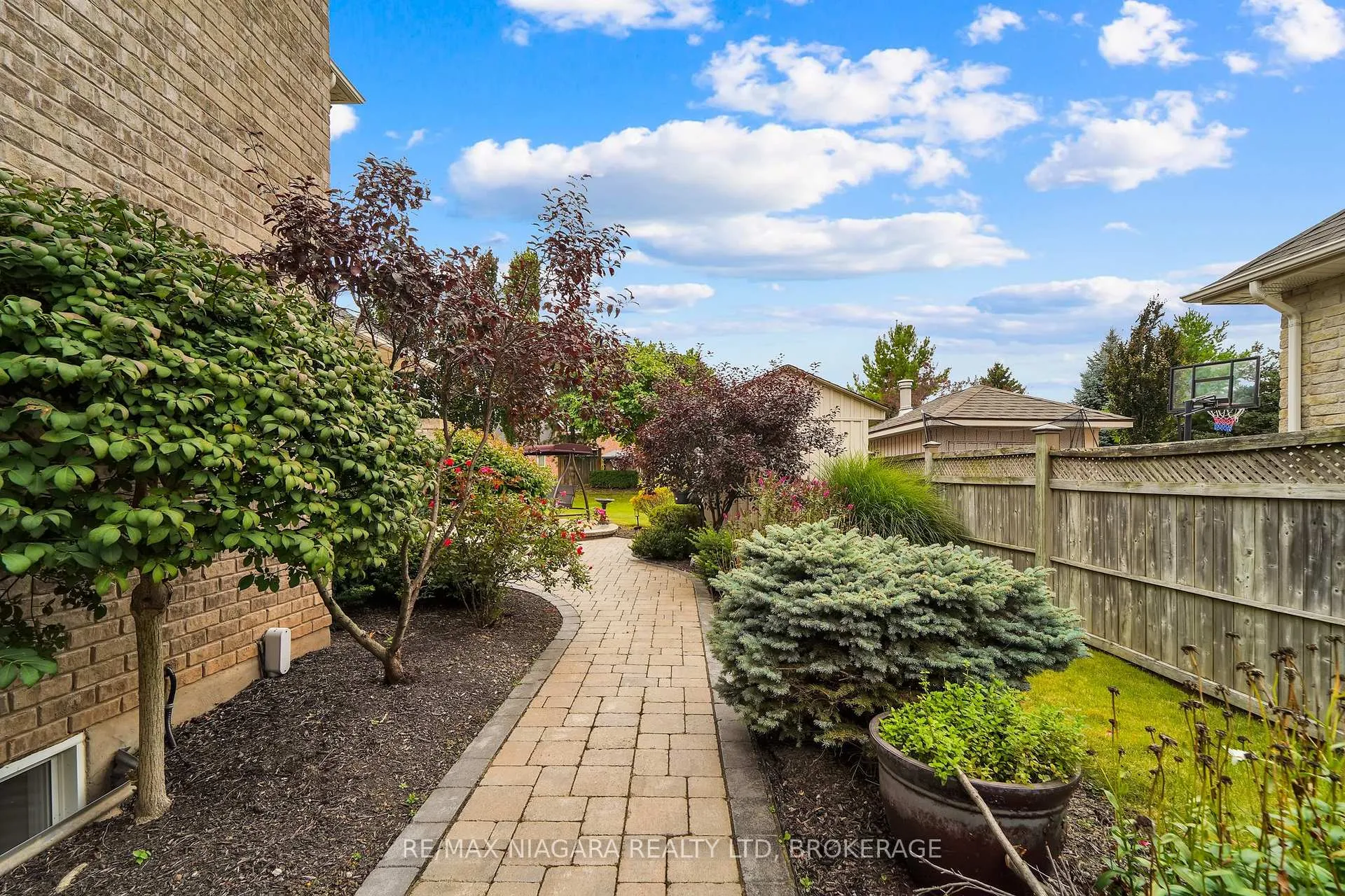 Photo 41 of 8018 Cathedral Drive, Niagara Falls, Mt. Carmel — HOMEH