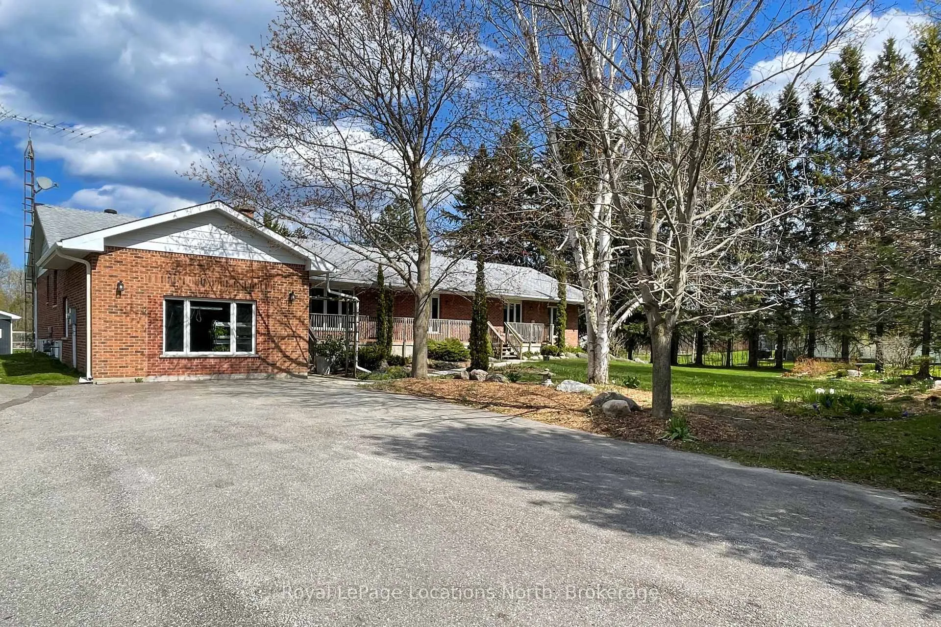 Photo 2 of 355 Union Street, Meaford — HOMEH