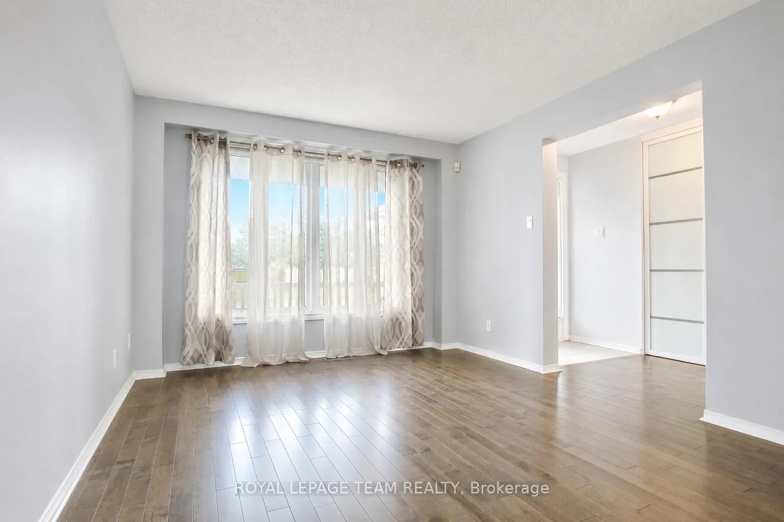Photo 4 of 1949 Heatherwood Drive, Ottawa, Chapel Hill South - Orleans Village — HOMEH