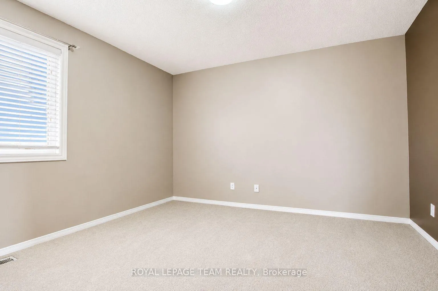 Photo 12 of 1949 Heatherwood Drive, Ottawa, Chapel Hill South - Orleans Village — HOMEH
