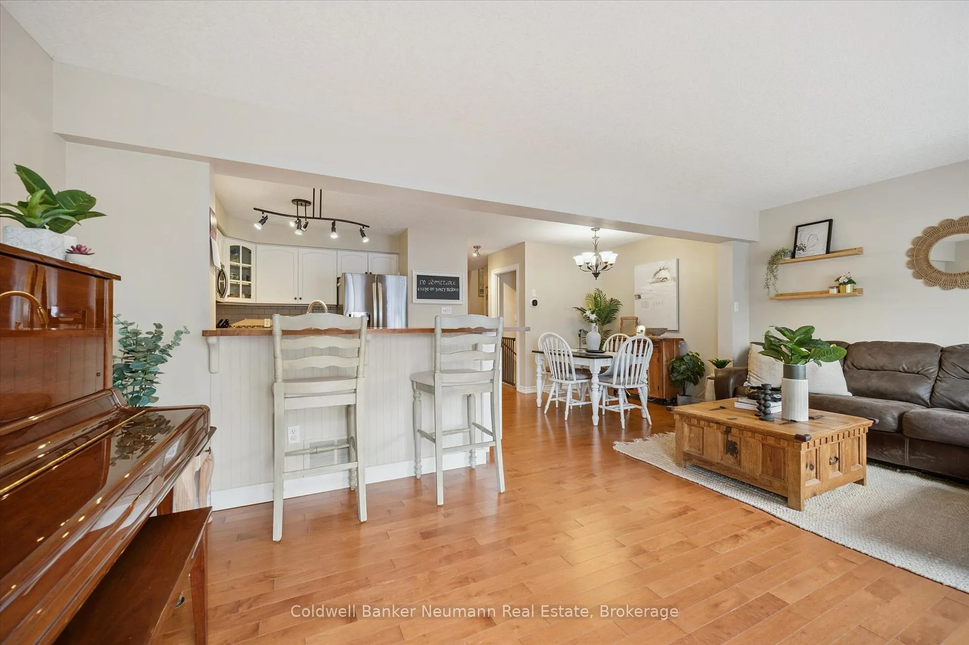 Photo 4 of 47 Gibbons Drive, Centre Wellington, Fergus — HOMEH