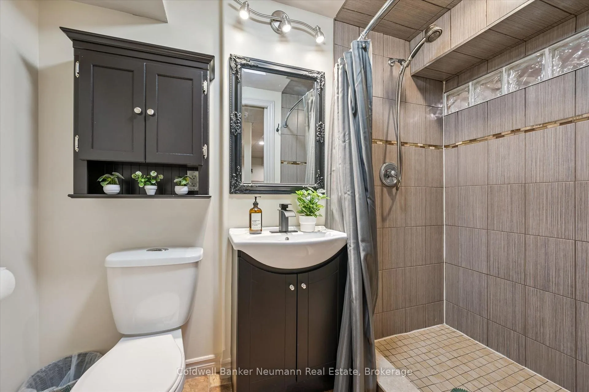Photo 17 of 47 Gibbons Drive, Centre Wellington, Fergus — HOMEH