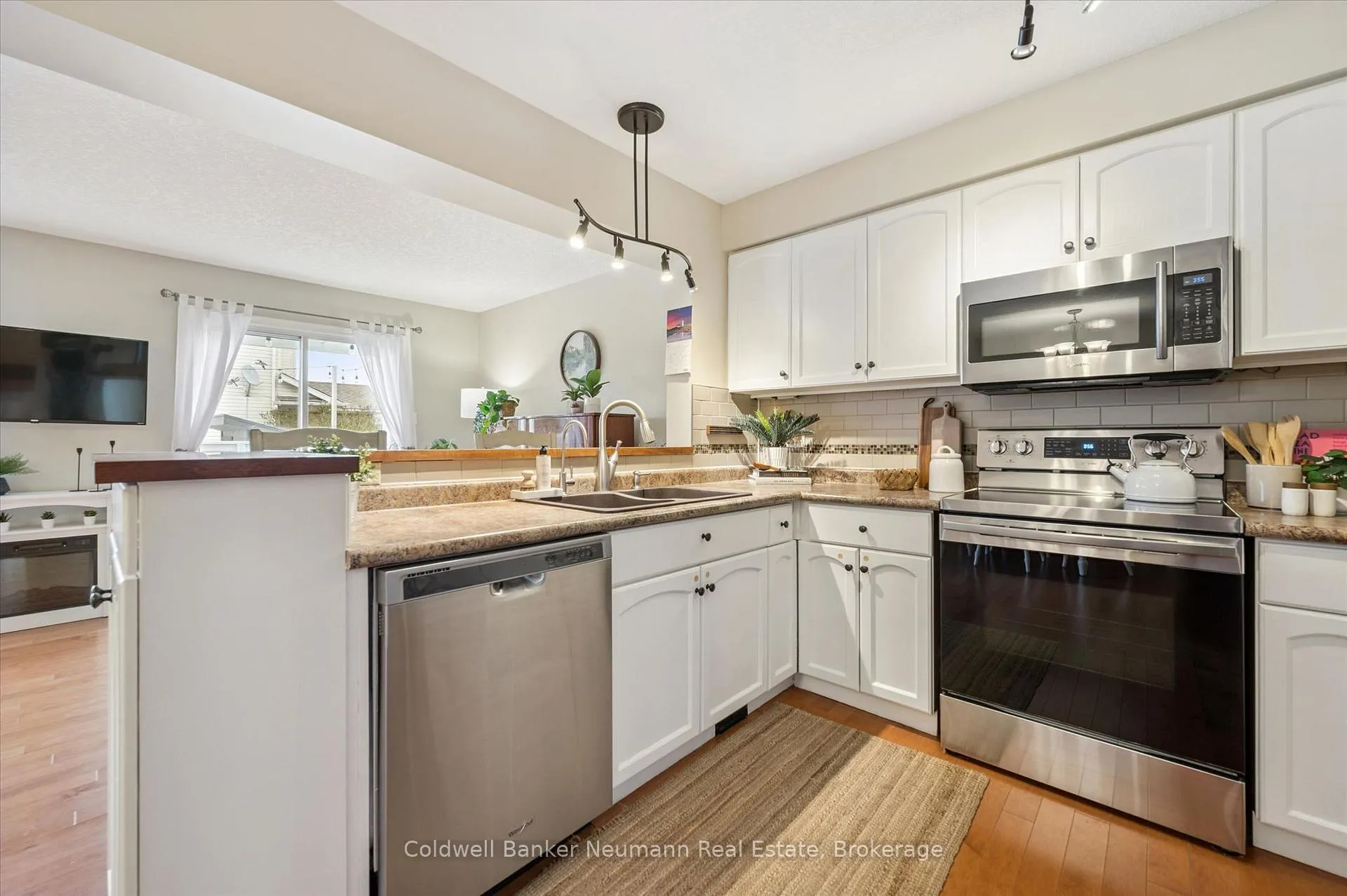 Photo 24 of 47 Gibbons Drive, Centre Wellington, Fergus — HOMEH