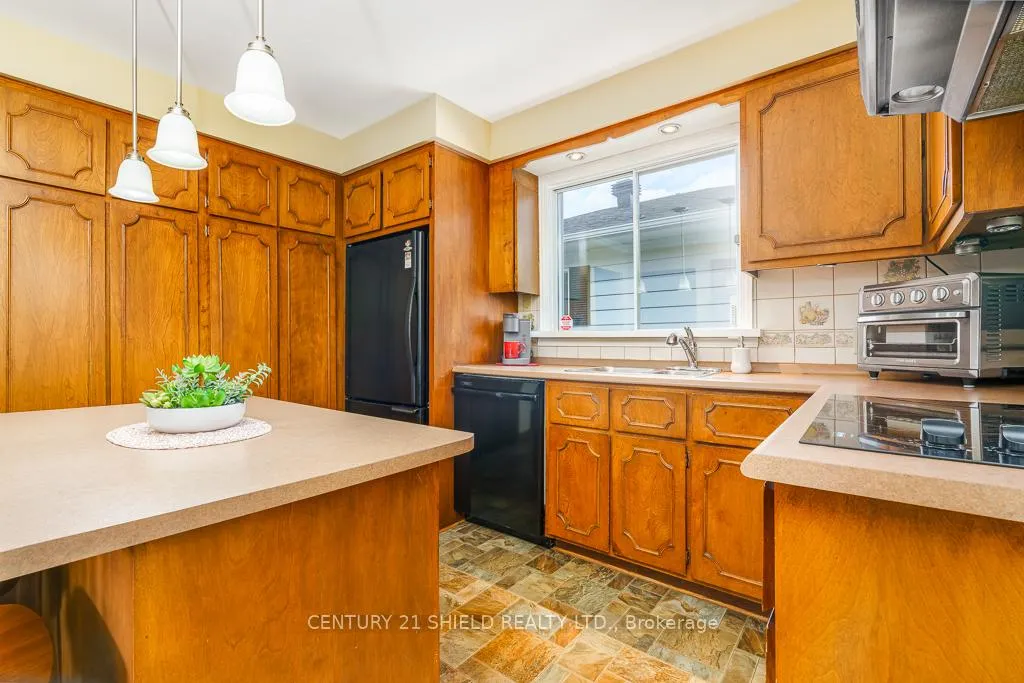Photo 7 of 100 14th Street W, Cornwall — HOMEH