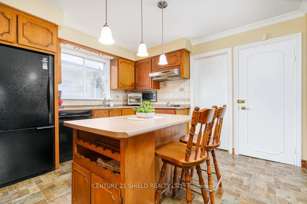 Photo 8 of 100 14th Street W, Cornwall — HOMEH
