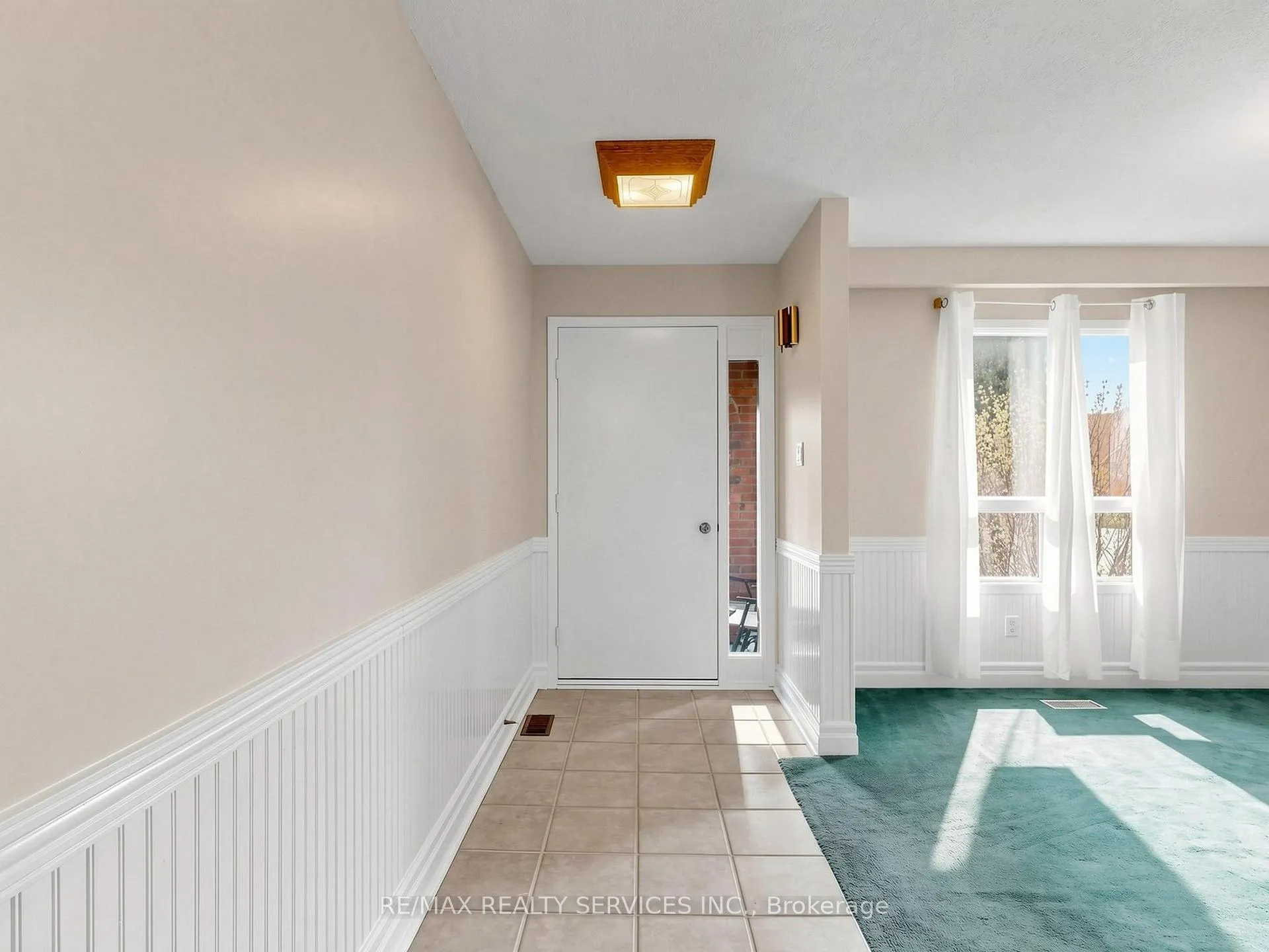 Photo 4 of 2 Bryant Court, Brampton, Brampton West — HOMEH