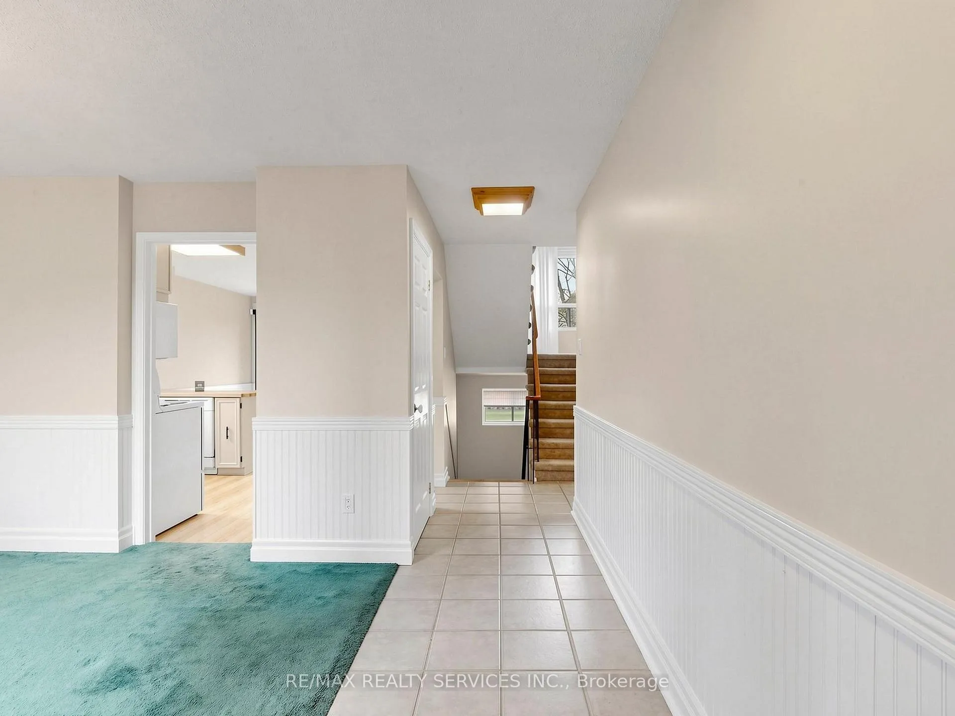 Photo 5 of 2 Bryant Court, Brampton, Brampton West — HOMEH