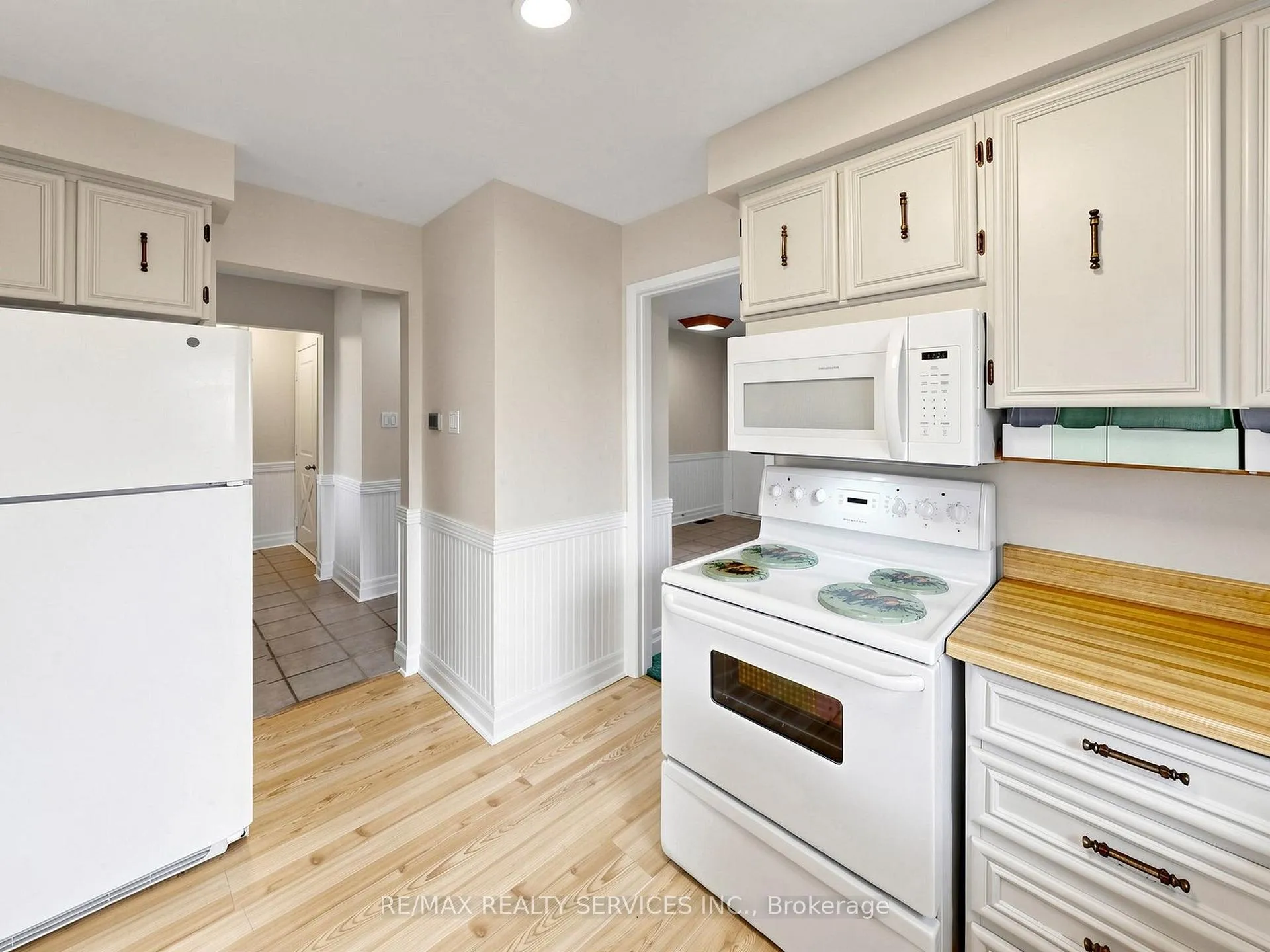 Photo 12 of 2 Bryant Court, Brampton, Brampton West — HOMEH
