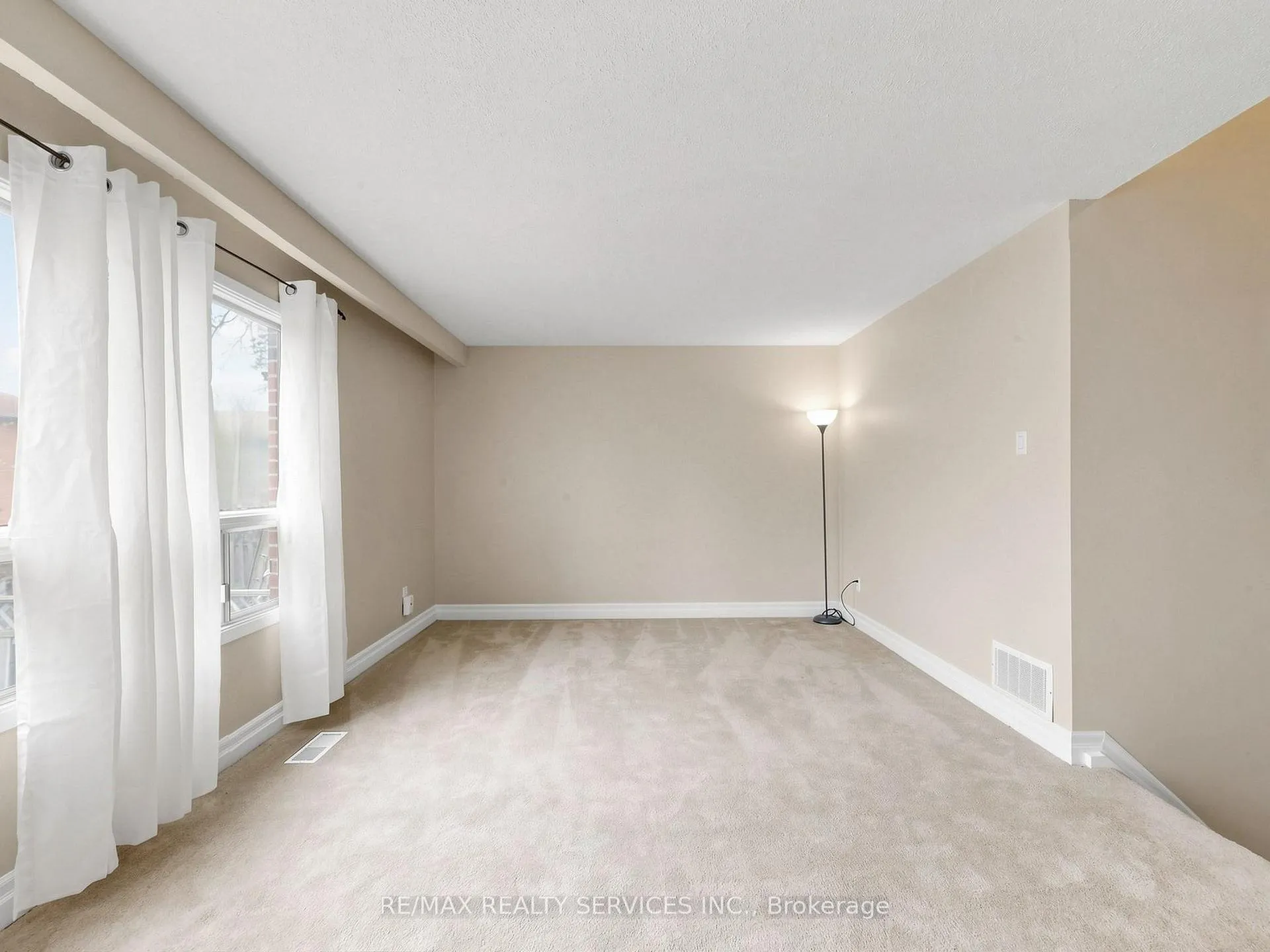 Photo 23 of 2 Bryant Court, Brampton, Brampton West — HOMEH
