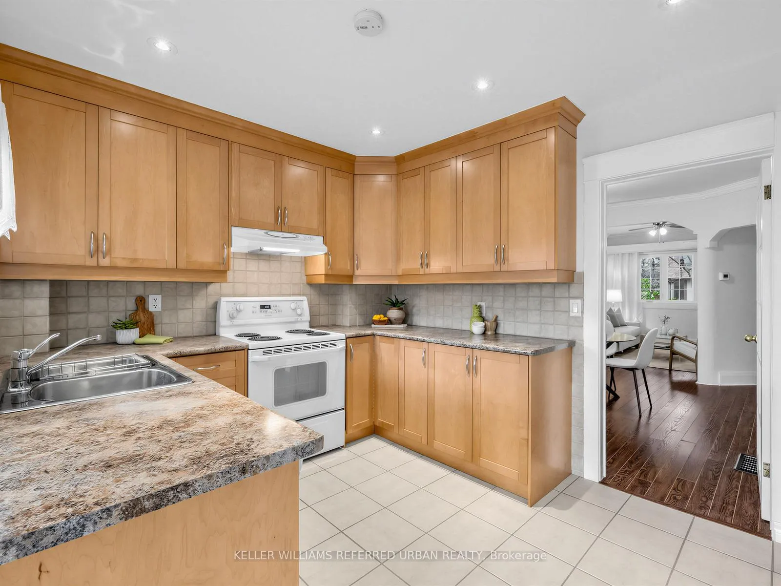 Photo 14 of 145 Oakcrest Avenue, Toronto, East End-Danforth — HOMEH