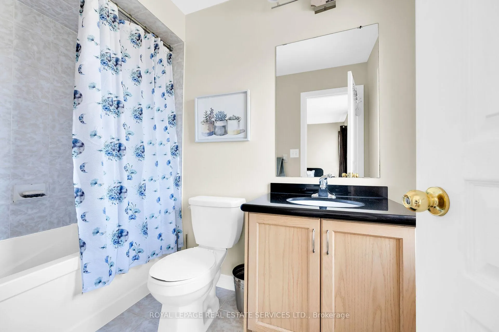 Photo 16 of 123 Attridge Crescent, Hamilton, Waterdown — HOMEH