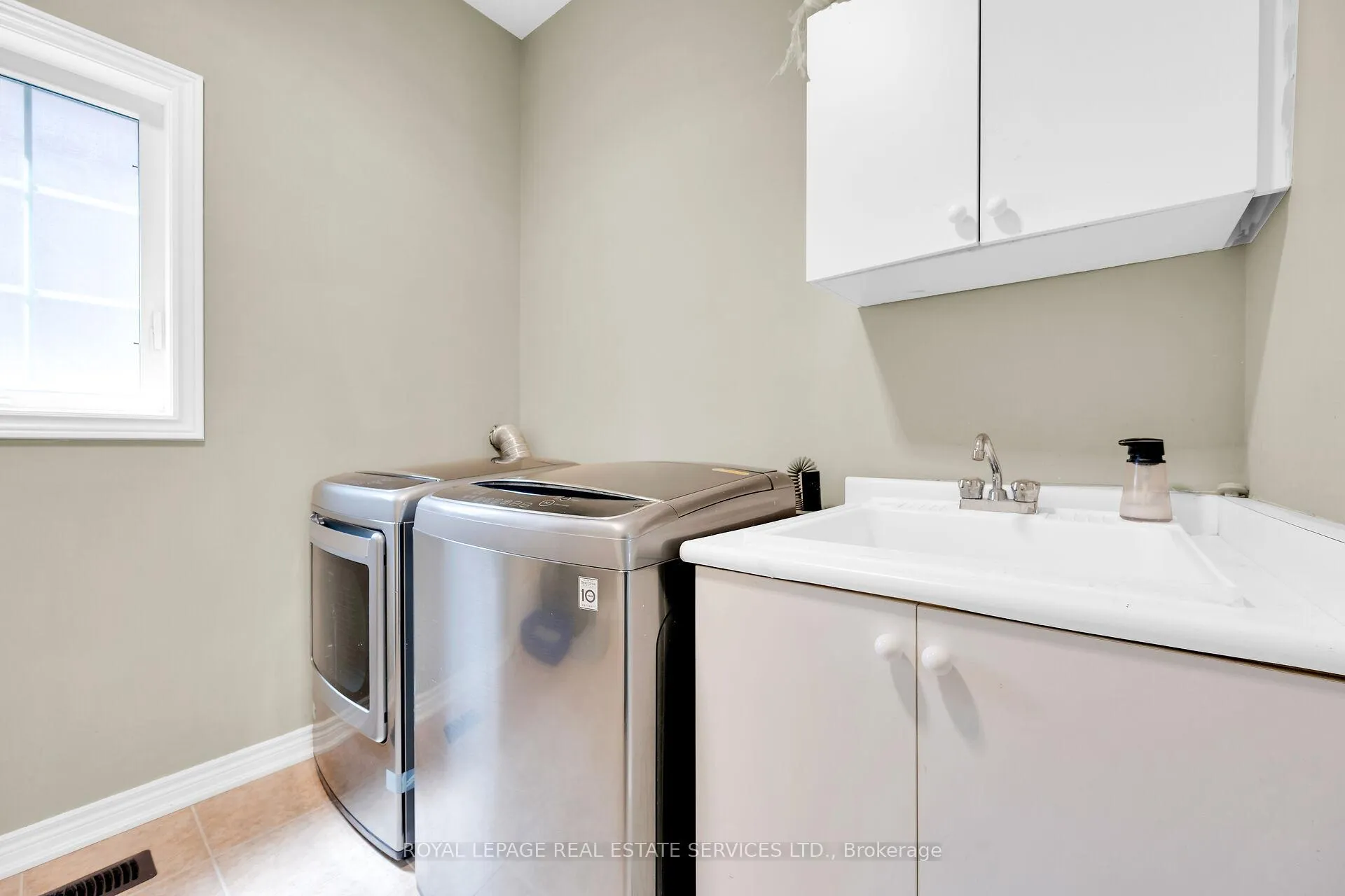 Photo 17 of 123 Attridge Crescent, Hamilton, Waterdown — HOMEH