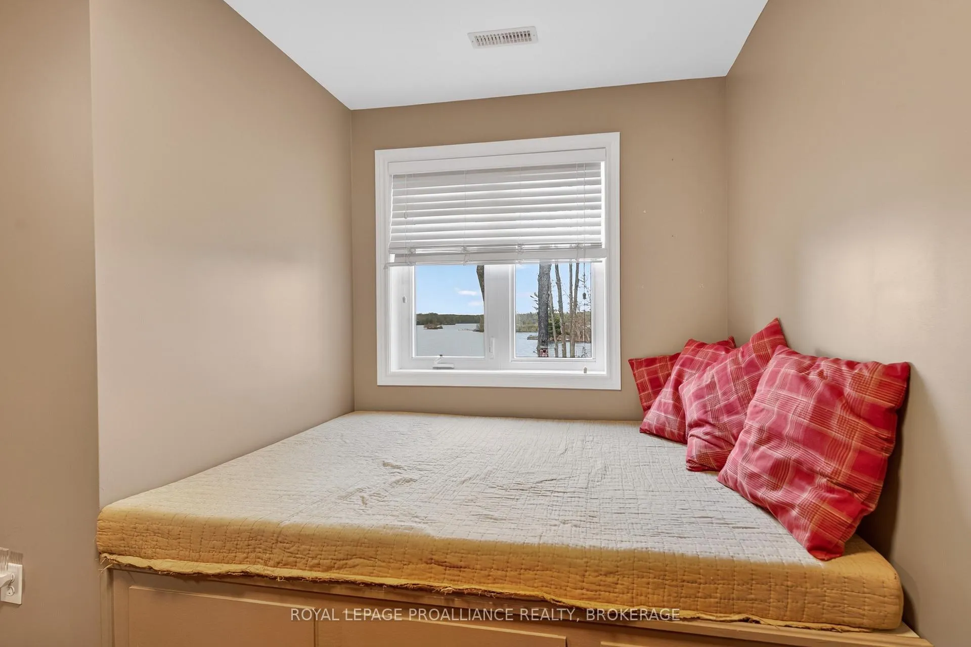 Photo 25 of 4194C Hiawatha Lane, Frontenac, Frontenac South — HOMEH
