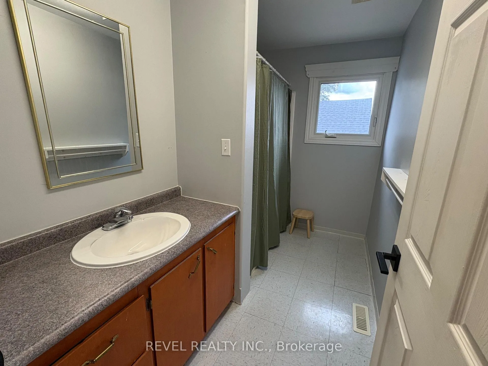Photo 21 of 269 Sixth Avenue, Cochrane — HOMEH
