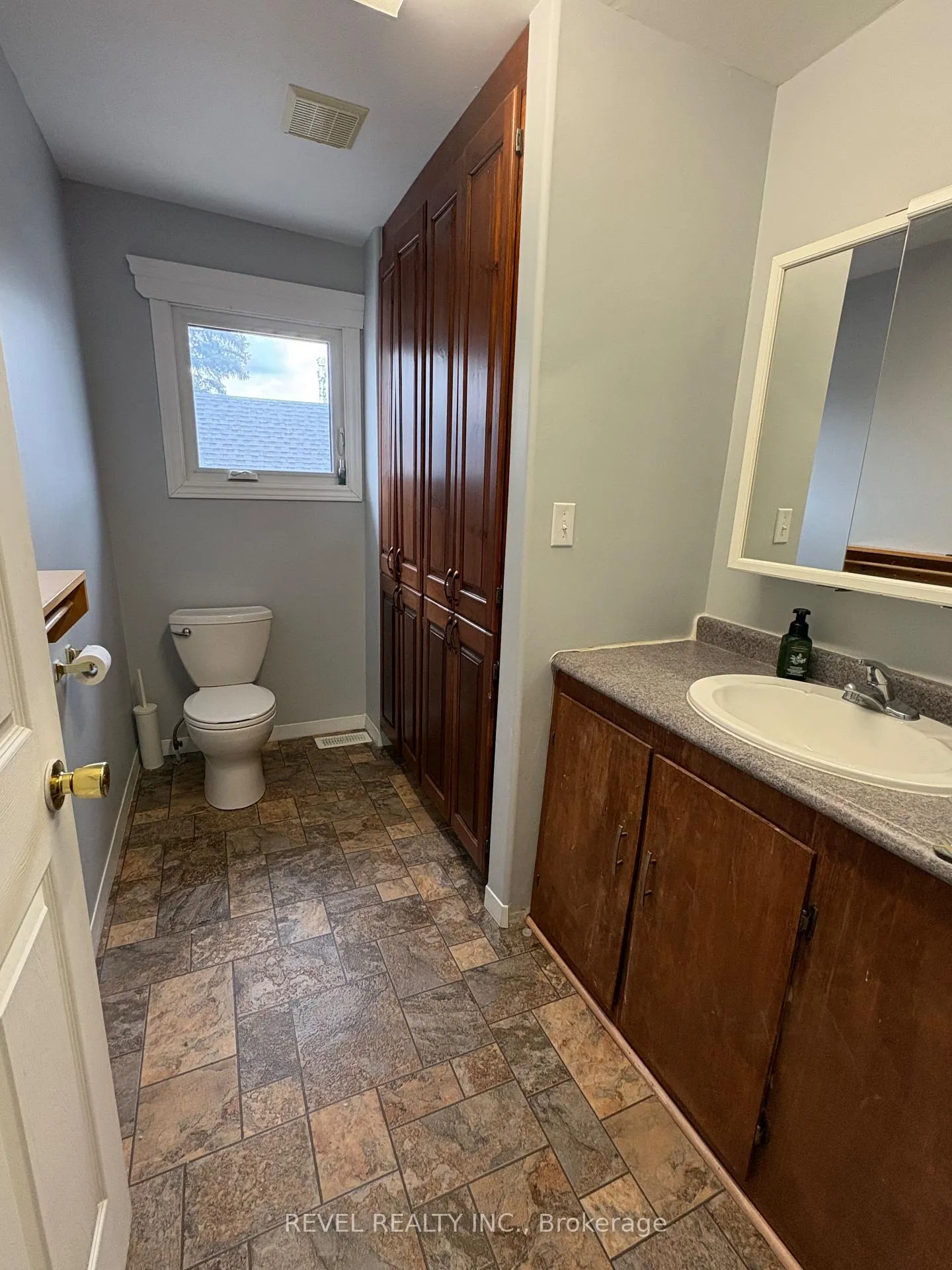 Photo 22 of 269 Sixth Avenue, Cochrane — HOMEH