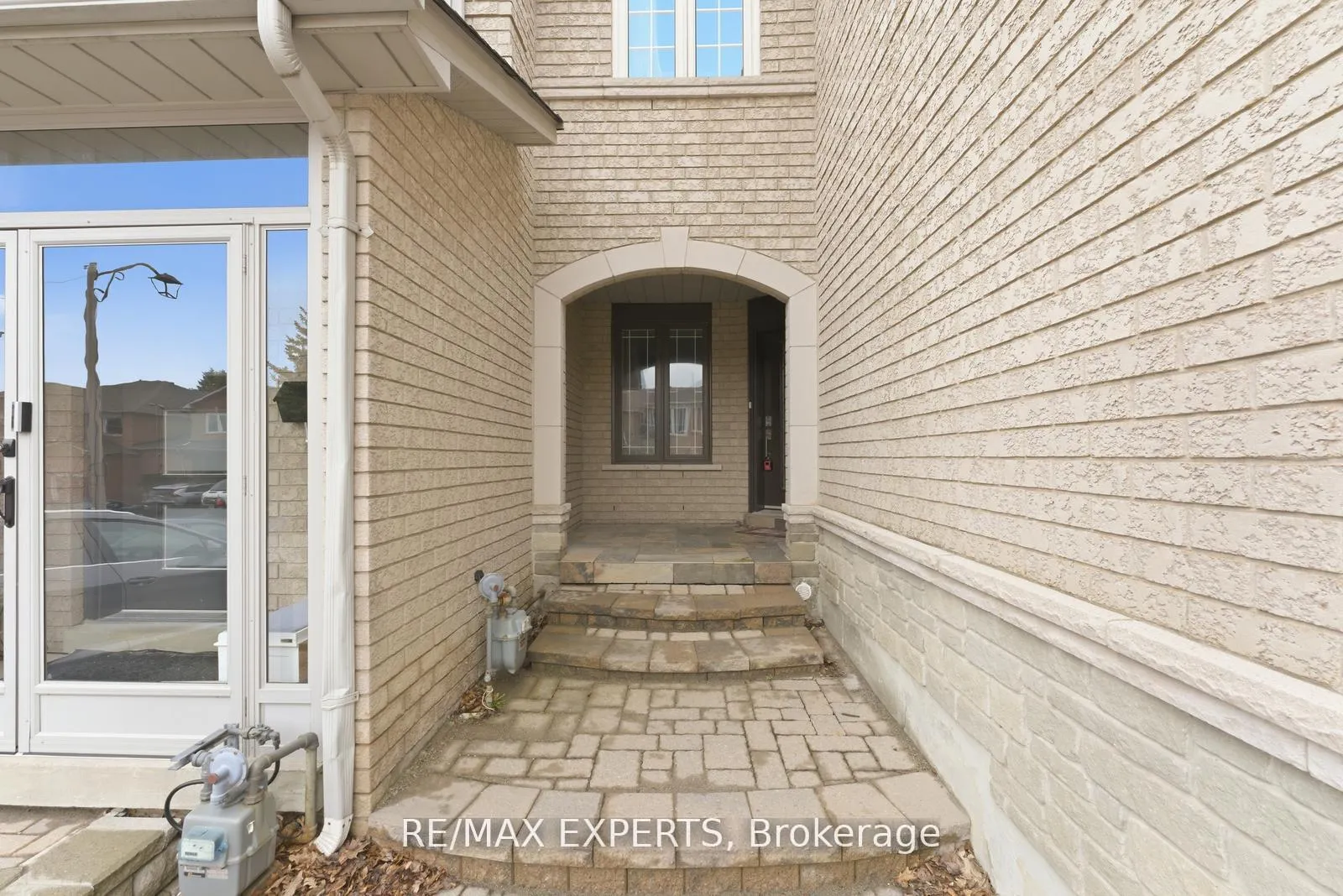 Photo 2 of 22 Wedgewood Place, Vaughan, Concord — HOMEH