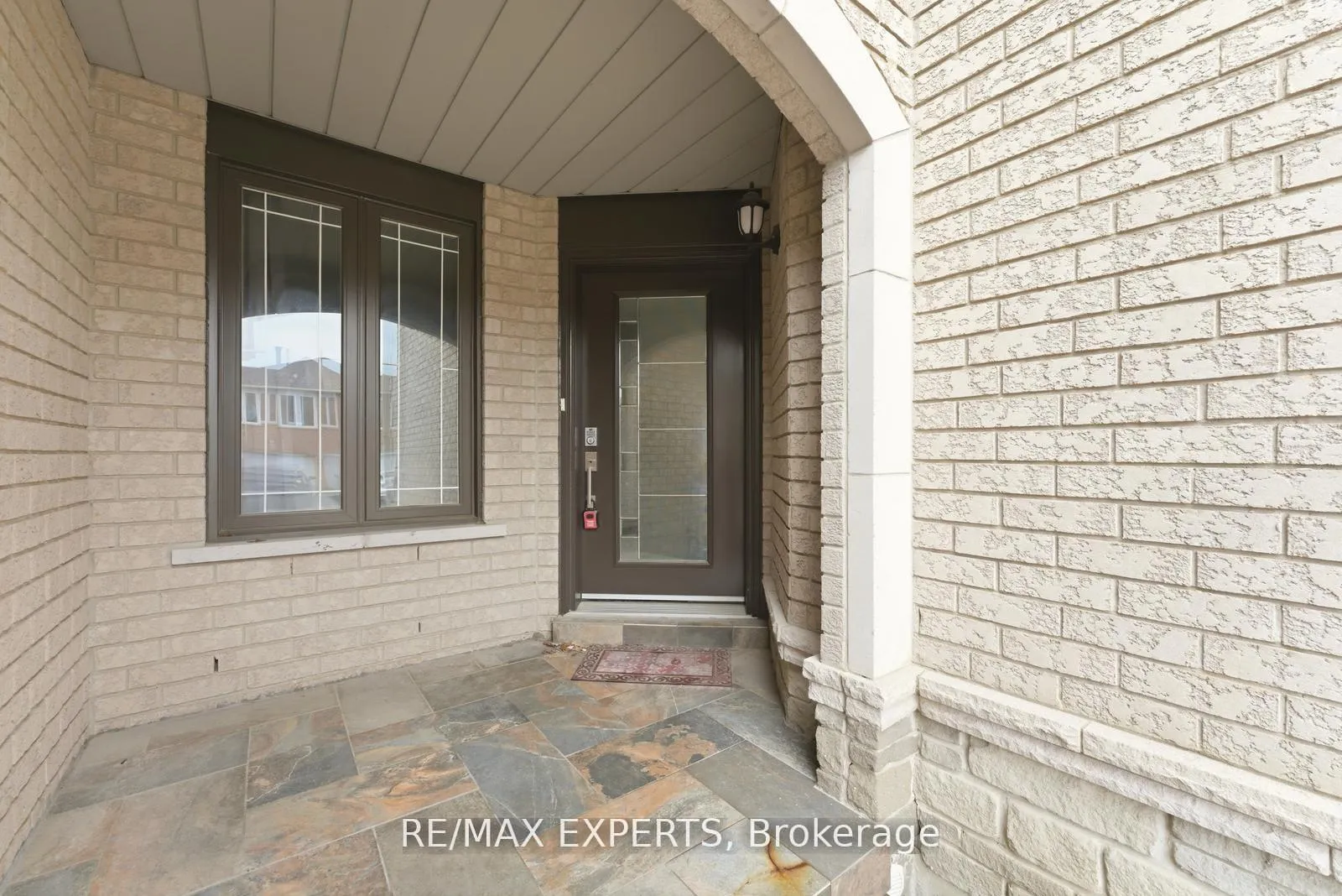Photo 3 of 22 Wedgewood Place, Vaughan, Concord — HOMEH
