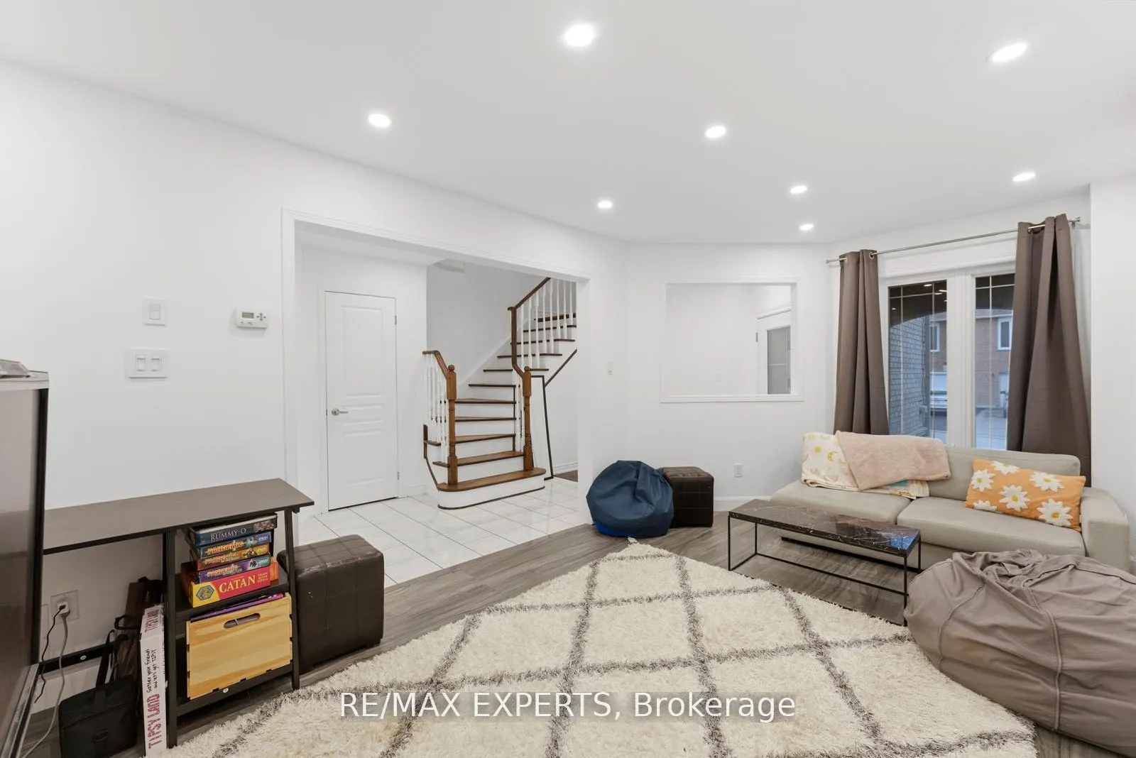 Photo 6 of 22 Wedgewood Place, Vaughan, Concord — HOMEH