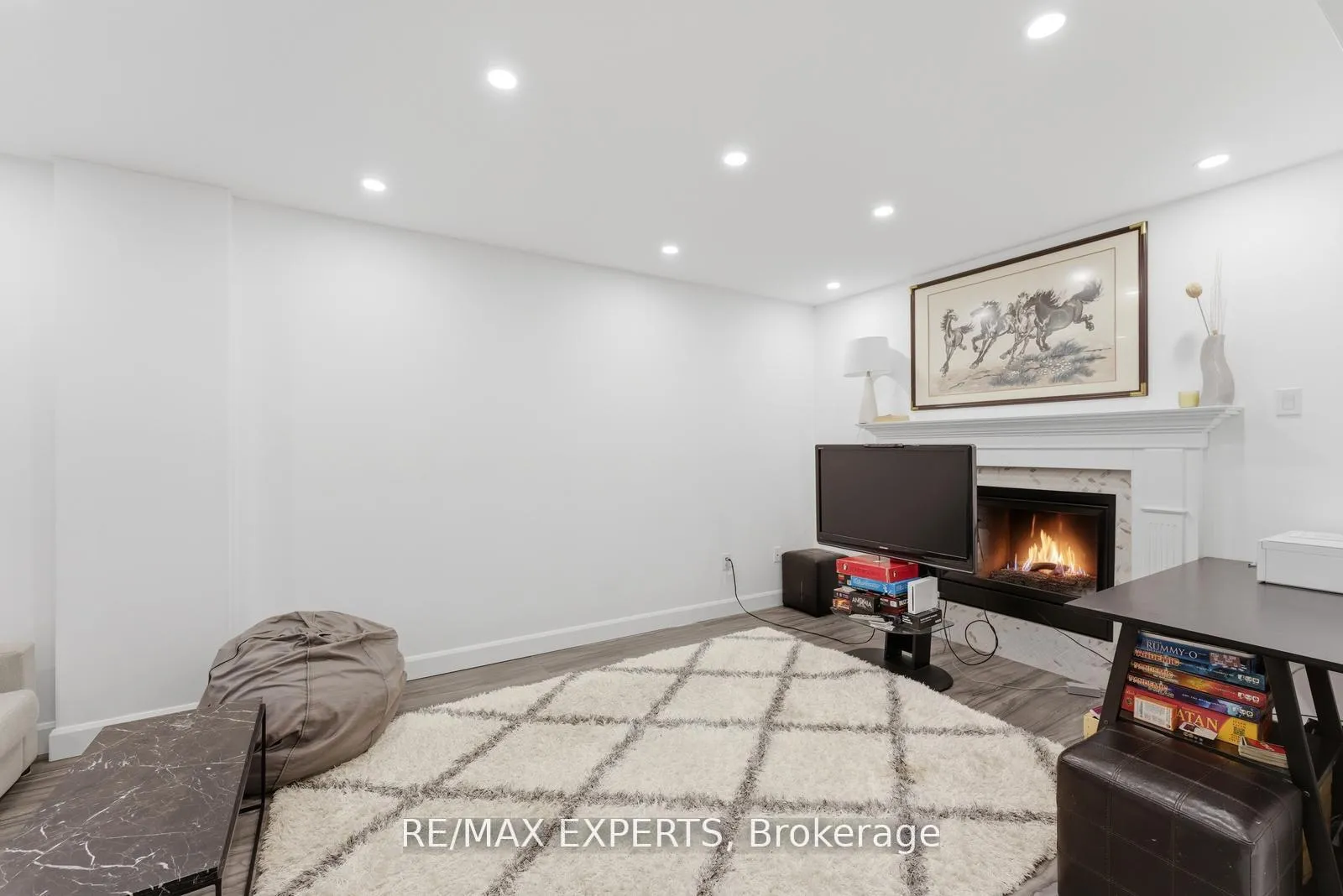 Photo 7 of 22 Wedgewood Place, Vaughan, Concord — HOMEH