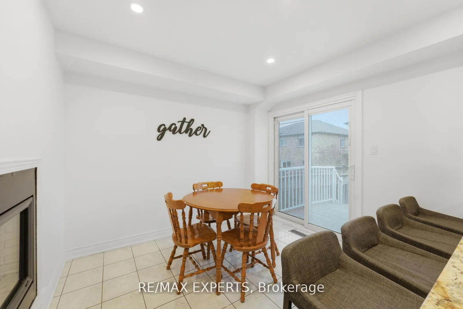 Photo 8 of 22 Wedgewood Place, Vaughan, Concord — HOMEH