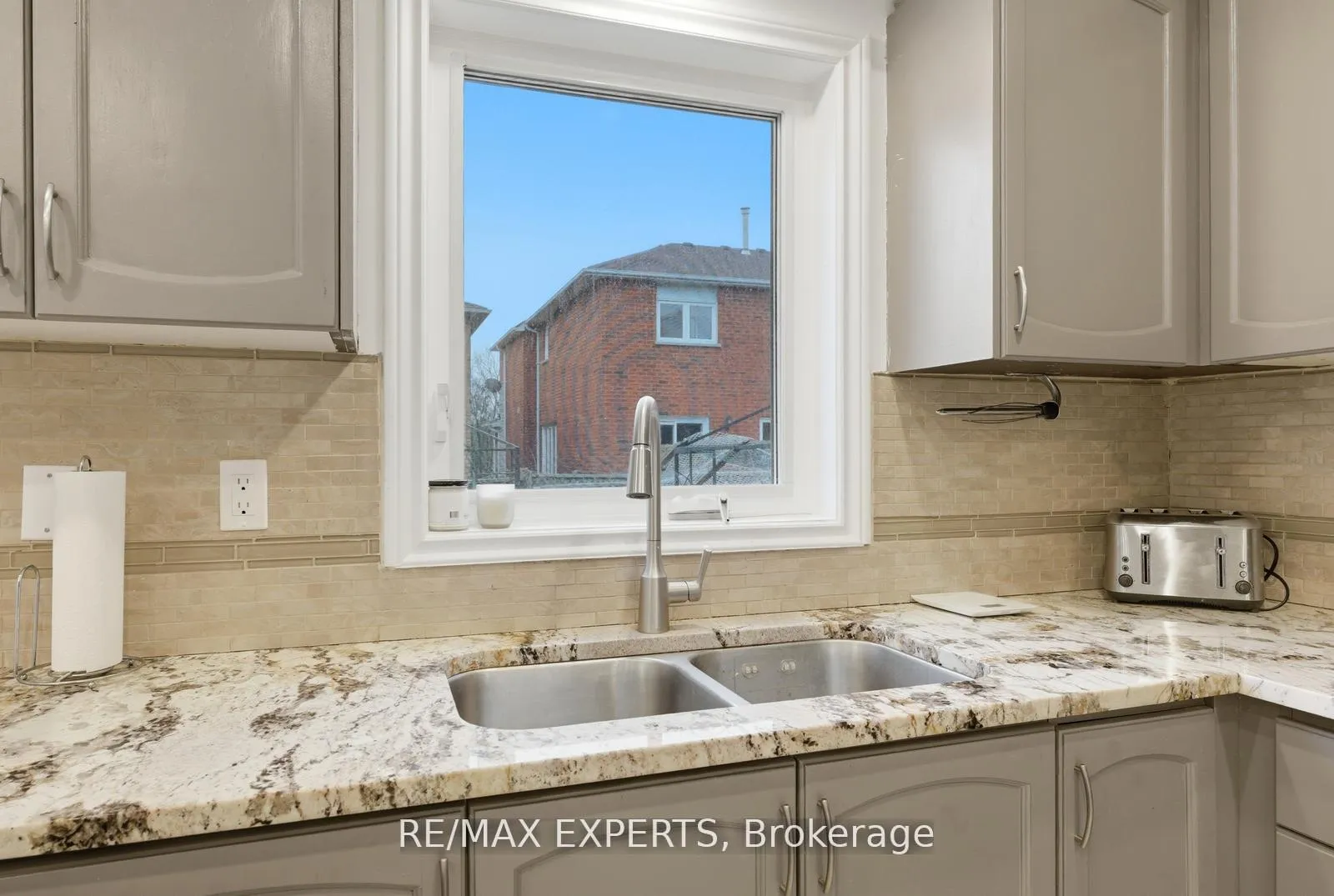 Photo 14 of 22 Wedgewood Place, Vaughan, Concord — HOMEH