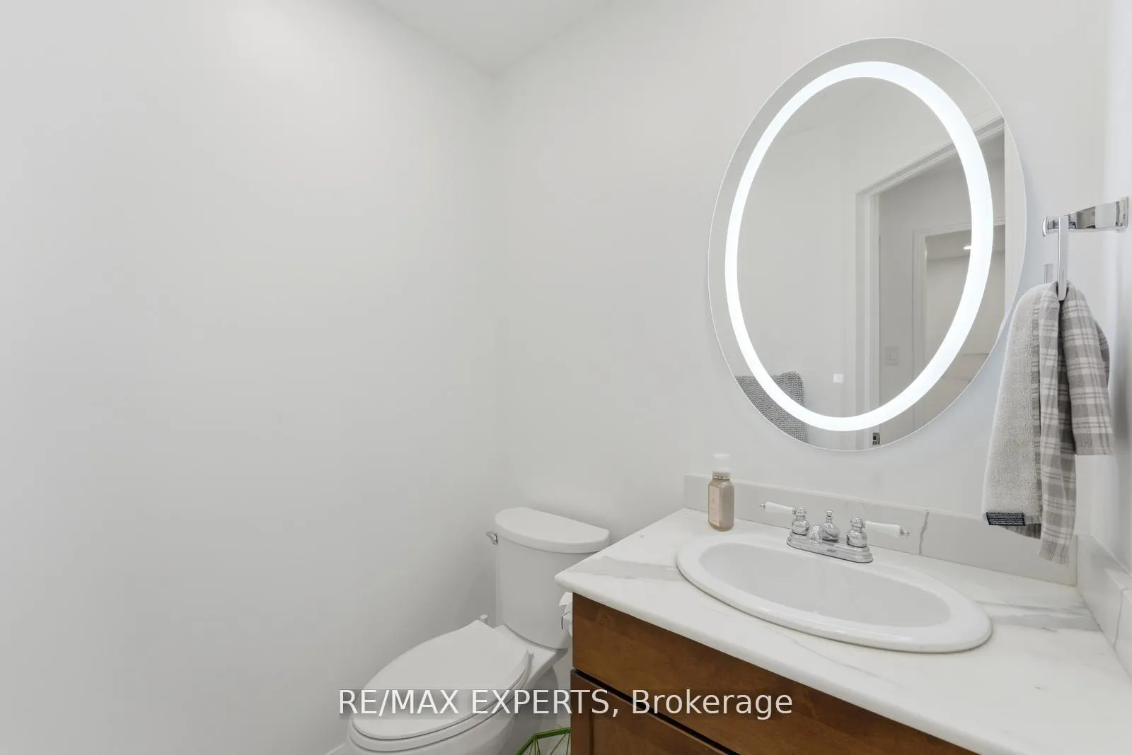 Photo 16 of 22 Wedgewood Place, Vaughan, Concord — HOMEH