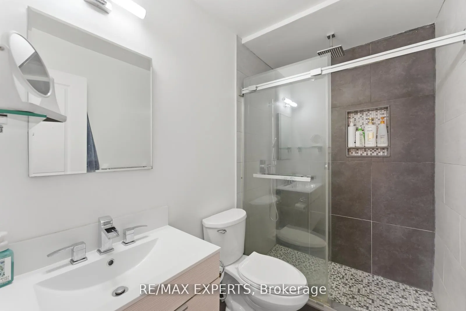 Photo 20 of 22 Wedgewood Place, Vaughan, Concord — HOMEH