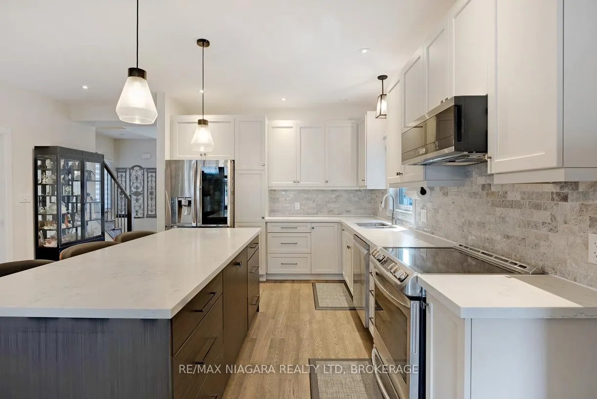 Photo 11 of 77B Broadway, St. Catharines, Port Weller — HOMEH