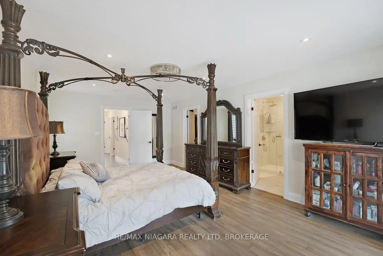 Photo 16 of 77B Broadway, St. Catharines, Port Weller — HOMEH