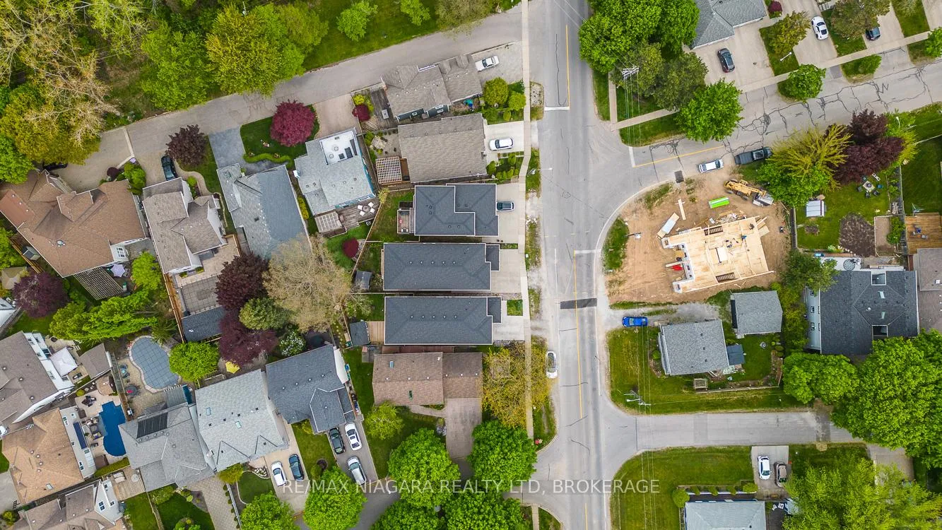 Photo 26 of 77B Broadway, St. Catharines, Port Weller — HOMEH