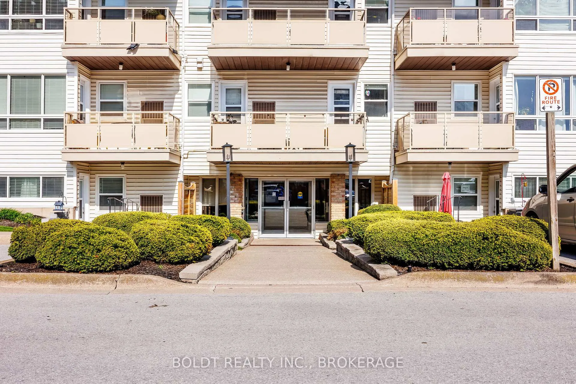 Photo 2 of Unit 313, 78 Roehampton Avenue, St. Catharines, Carlton/Bunting — HOMEH