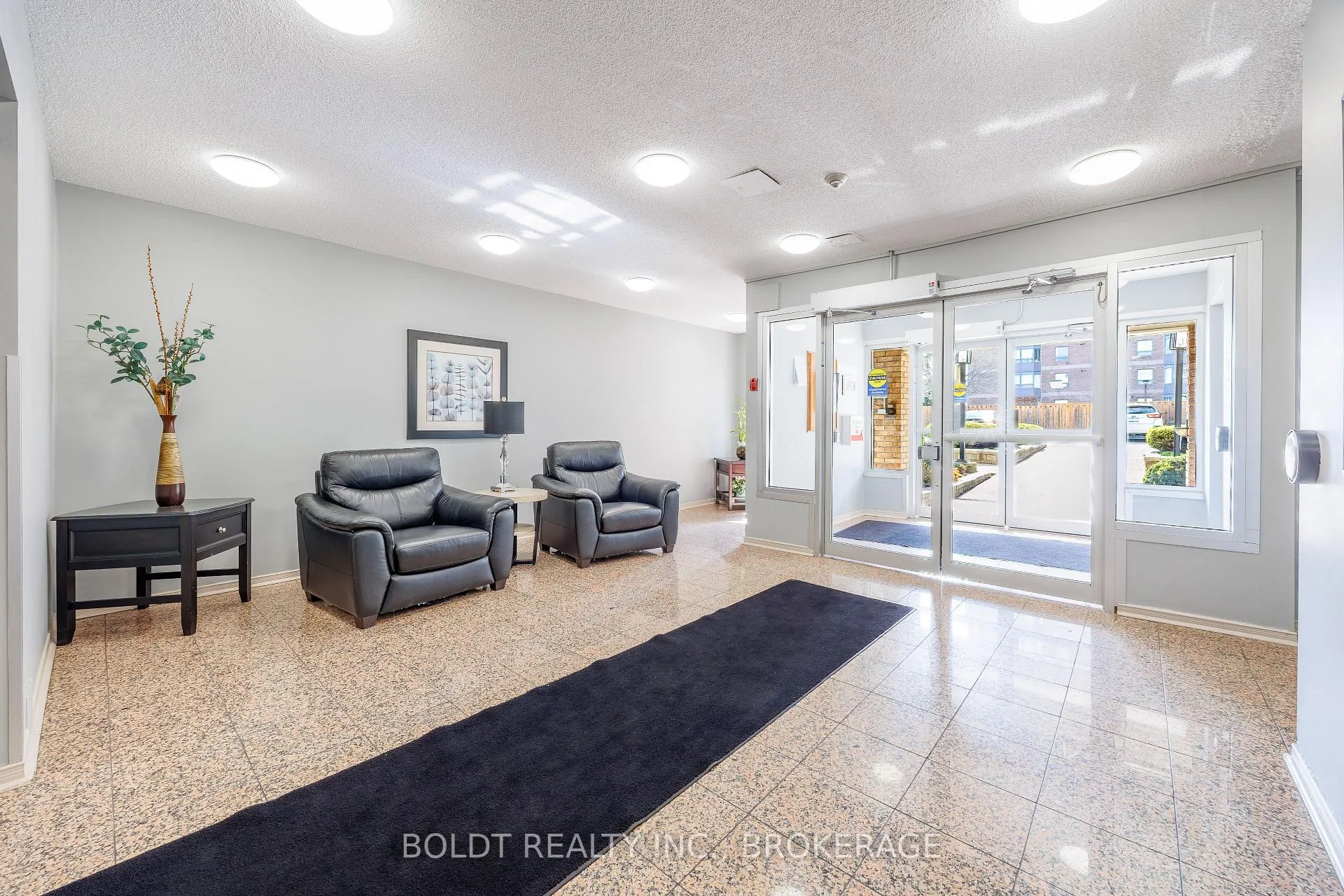 Photo 4 of Unit 313, 78 Roehampton Avenue, St. Catharines, Carlton/Bunting — HOMEH