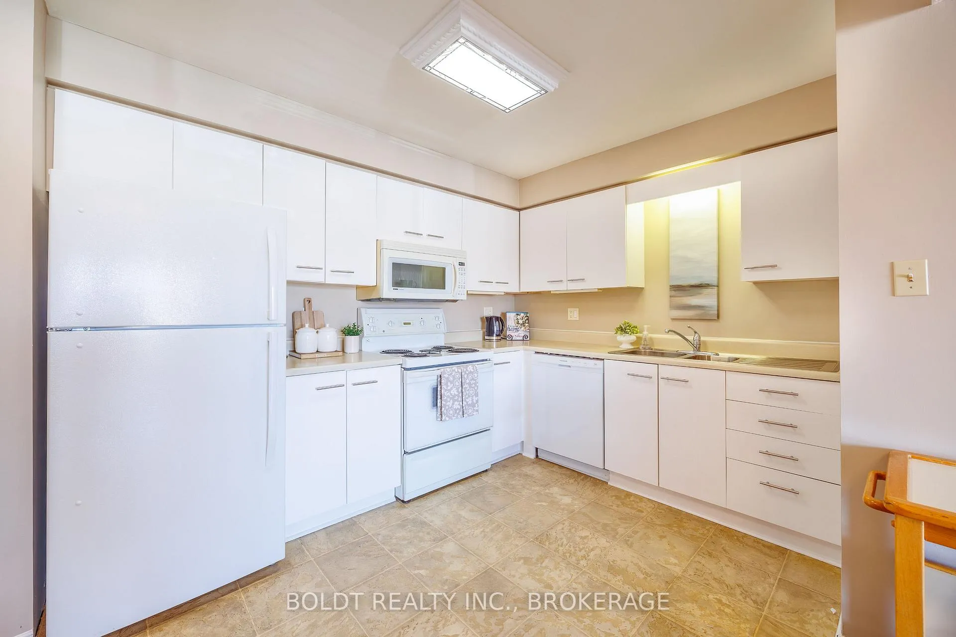 Photo 6 of Unit 313, 78 Roehampton Avenue, St. Catharines, Carlton/Bunting — HOMEH