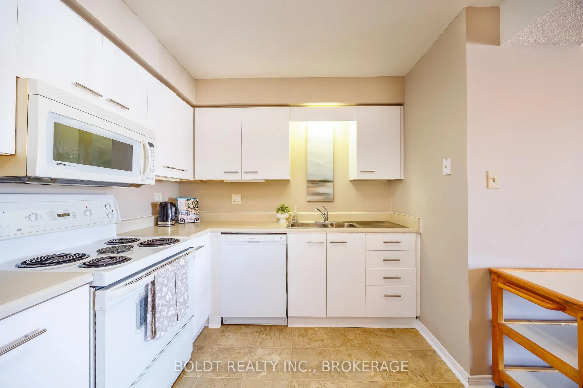 Photo 8 of Unit 313, 78 Roehampton Avenue, St. Catharines, Carlton/Bunting — HOMEH