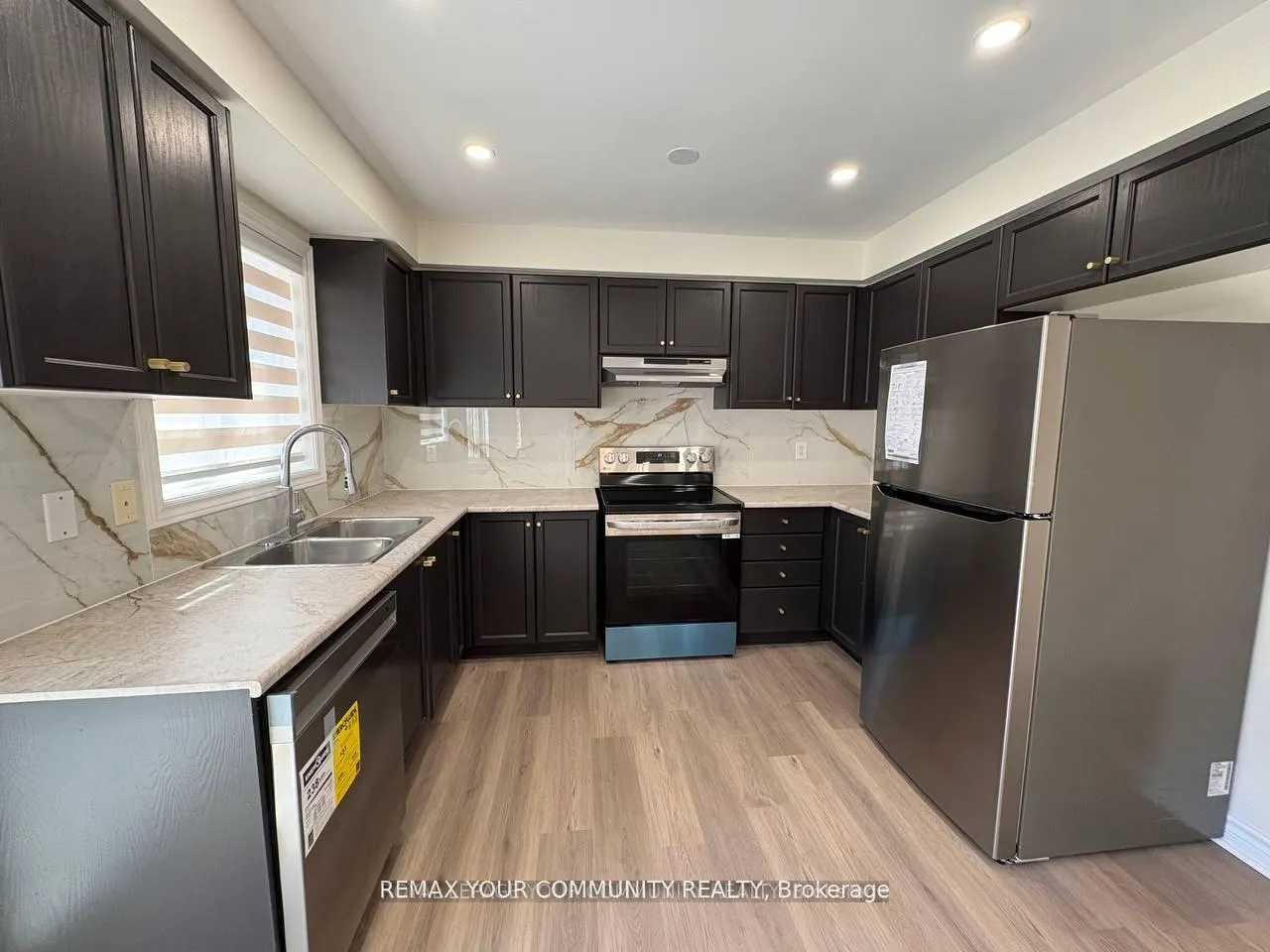 Photo 3 of 52 Stanley Street, Barrie, East Bayfield — HOMEH
