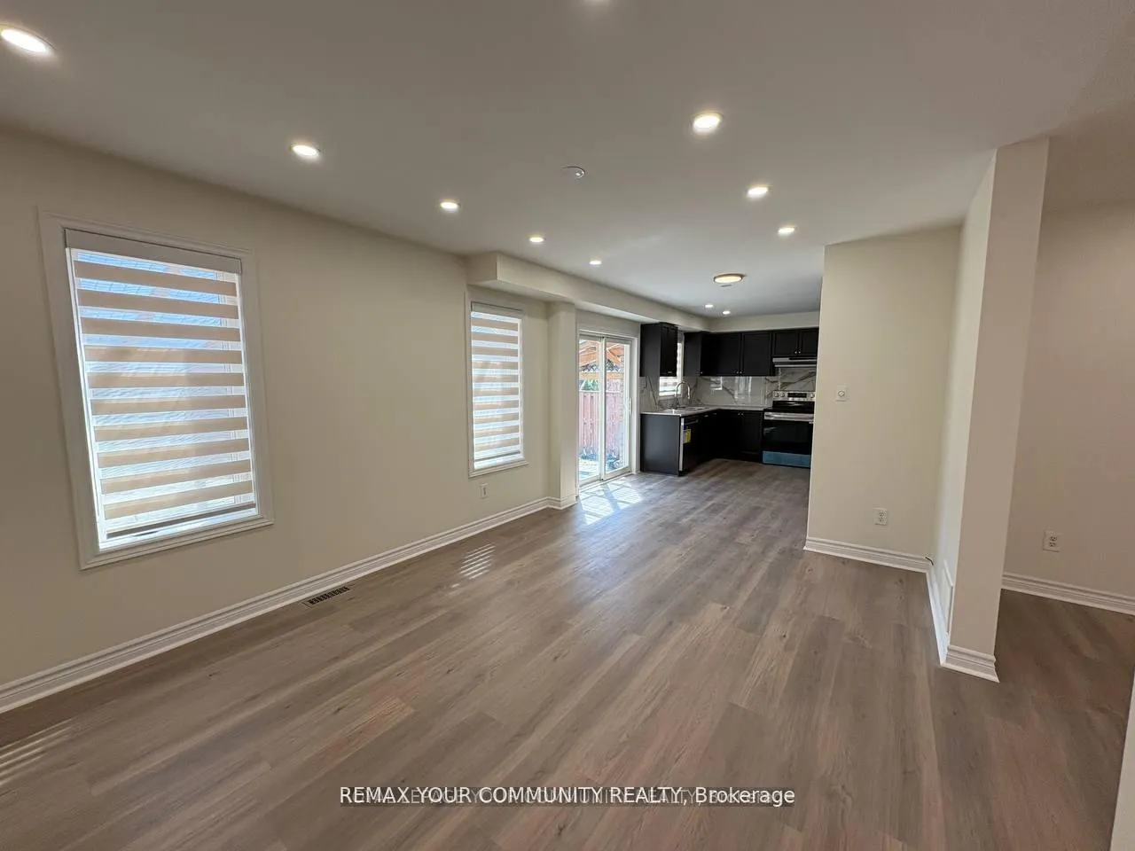Photo 5 of 52 Stanley Street, Barrie, East Bayfield — HOMEH
