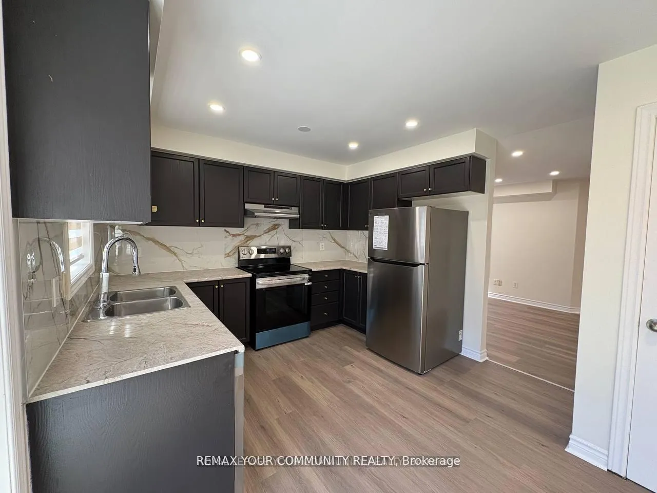 Photo 7 of 52 Stanley Street, Barrie, East Bayfield — HOMEH